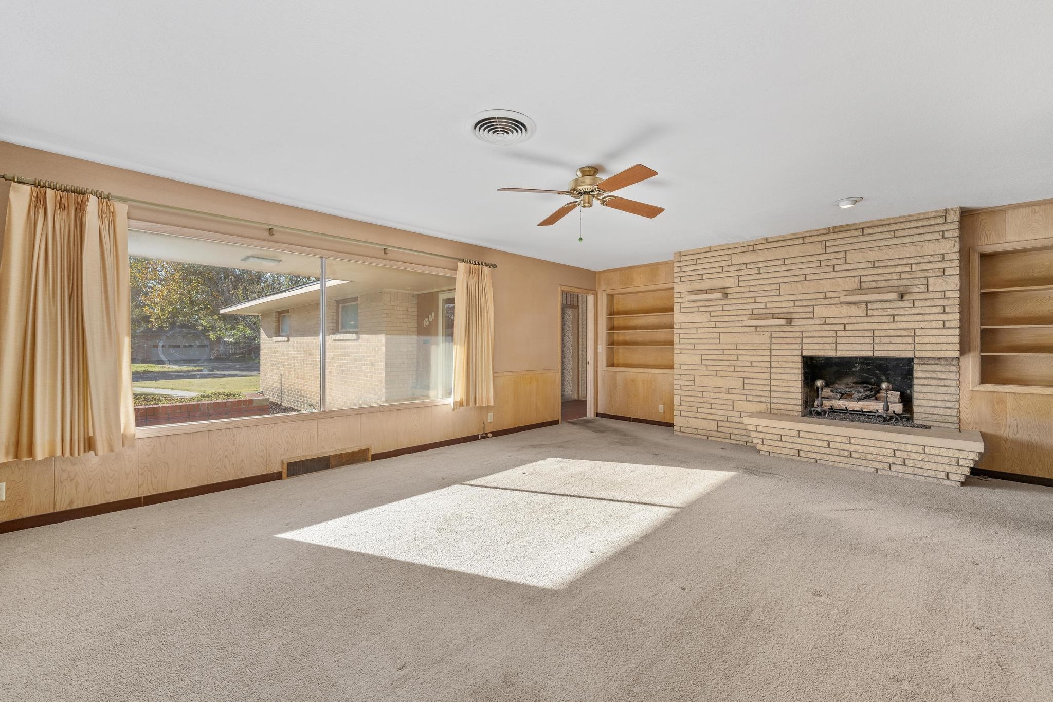 1301 N Arrowhead Dr Property Photo 14