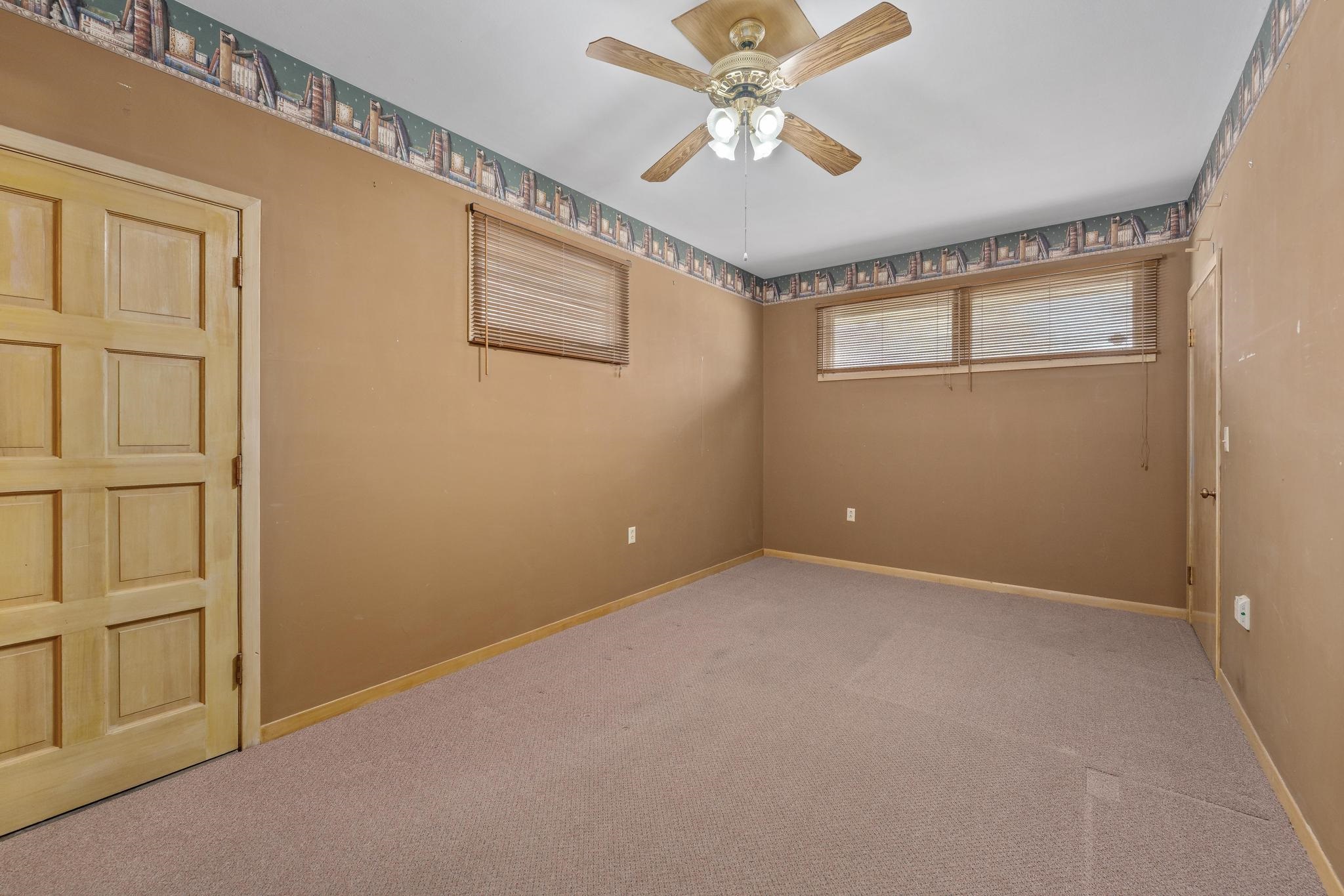 1301 N Arrowhead Dr Property Photo 17