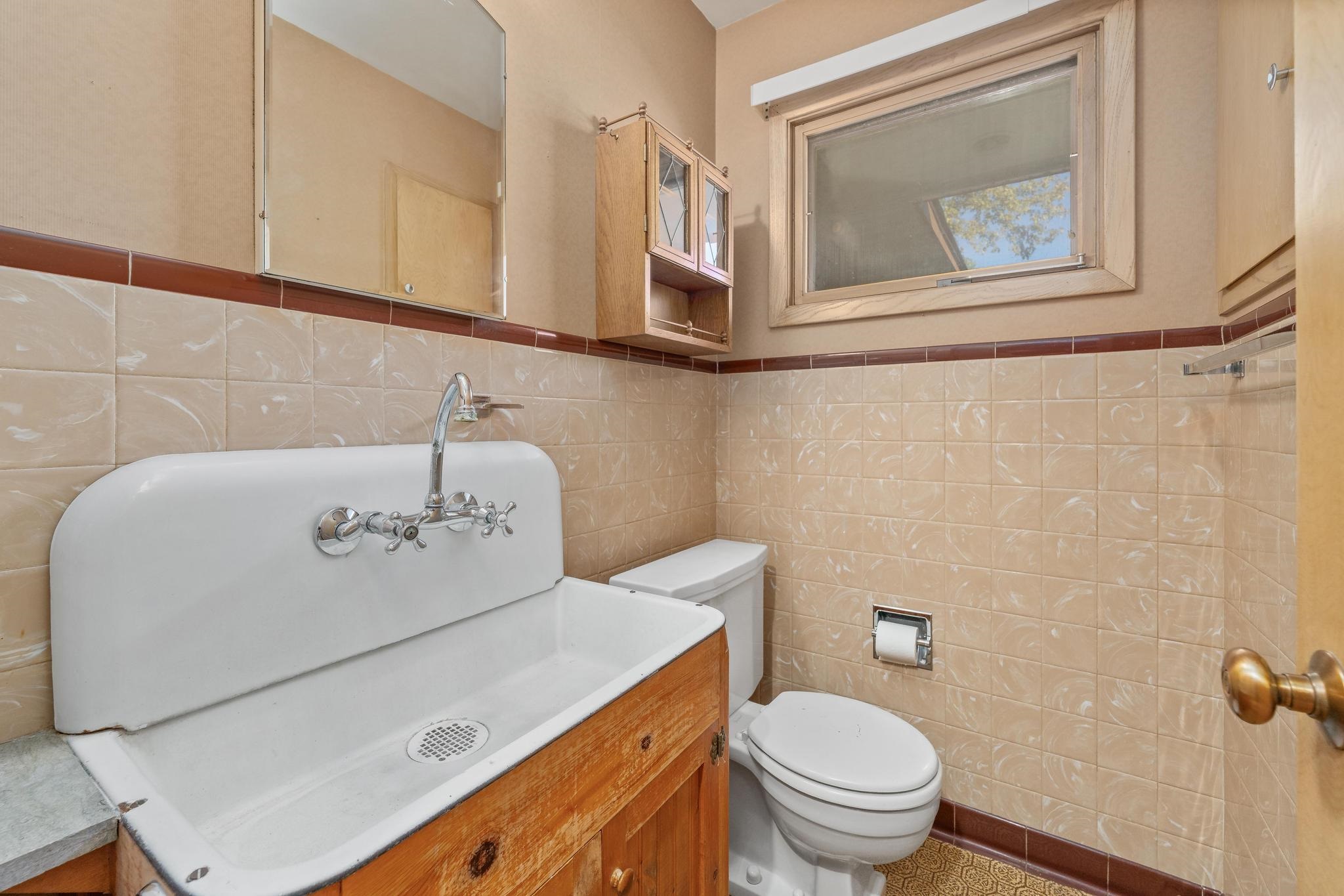 1301 N Arrowhead Dr Property Photo 18