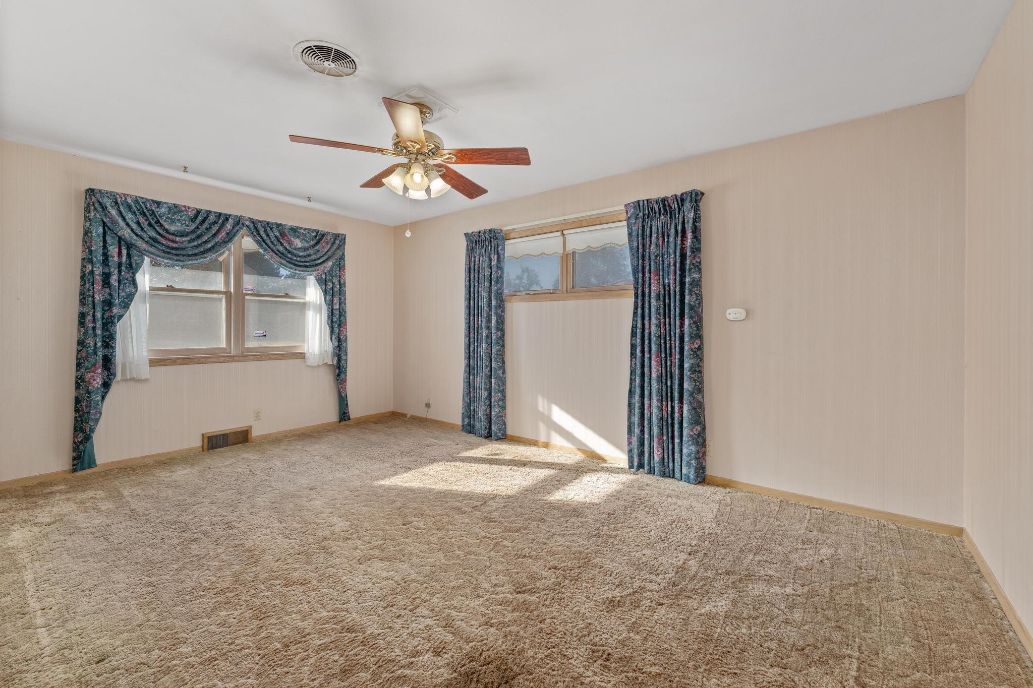 1301 N Arrowhead Dr Property Photo 19