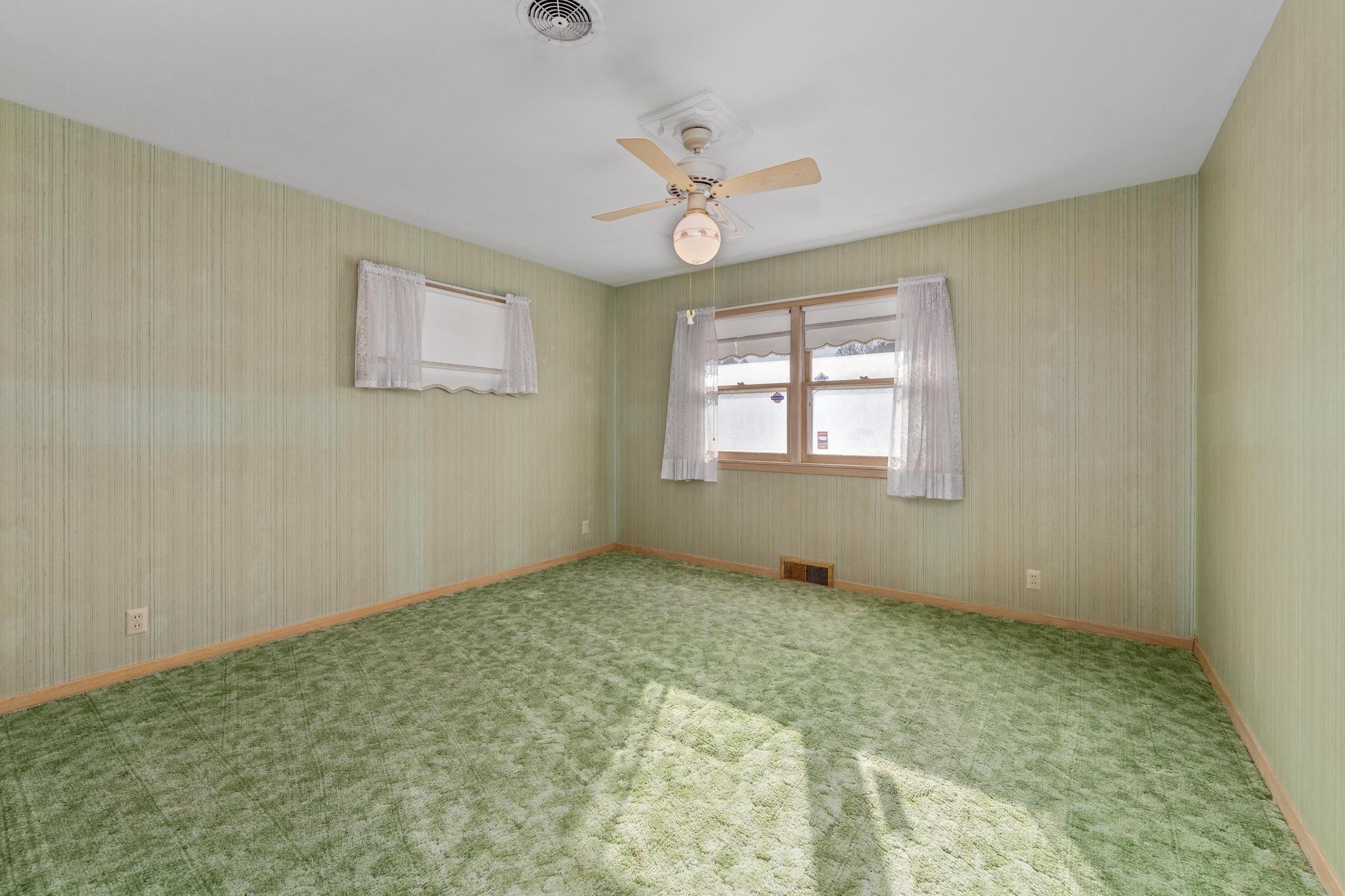 1301 N Arrowhead Dr Property Photo 21