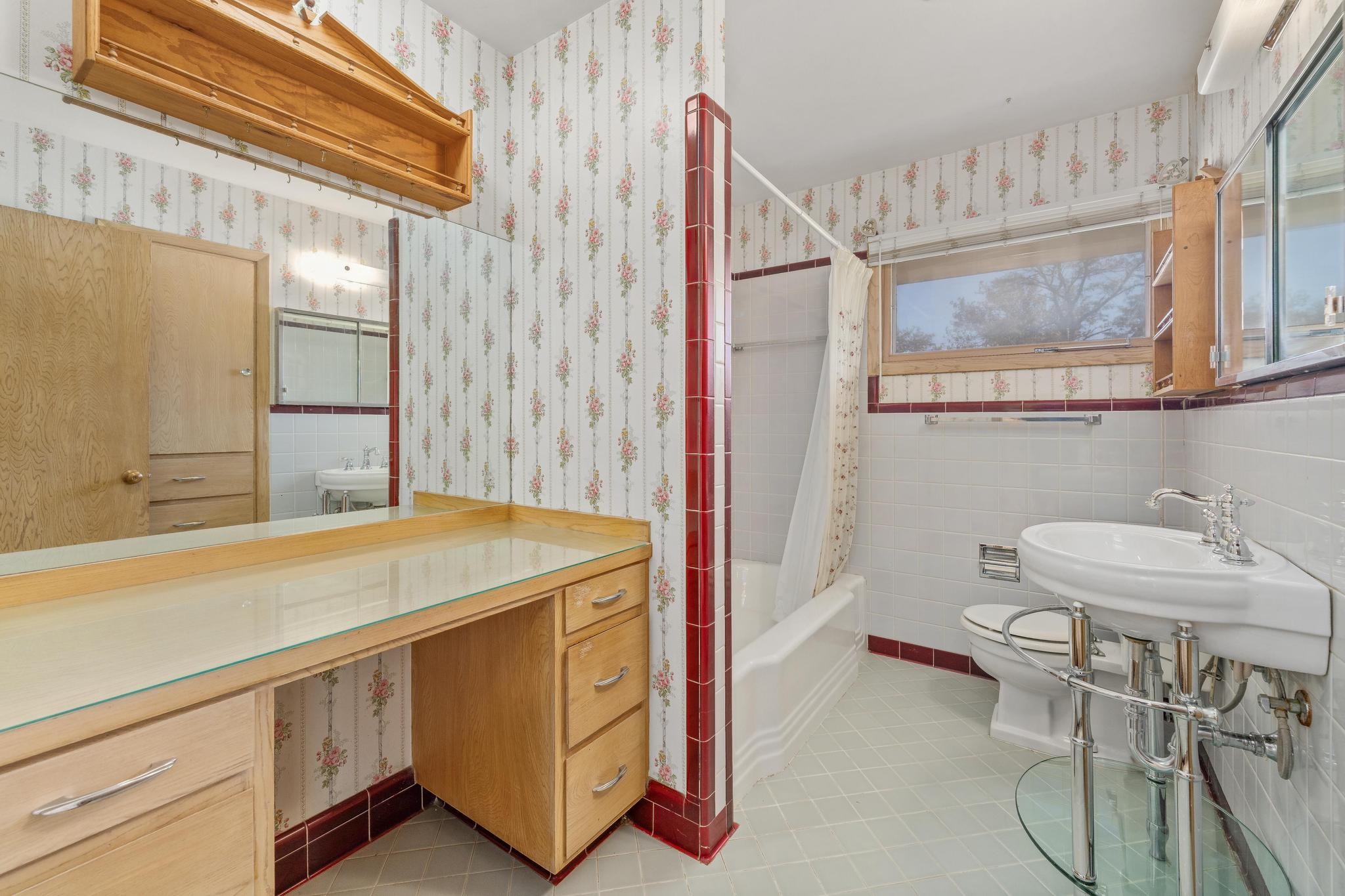 1301 N Arrowhead Dr Property Photo 22