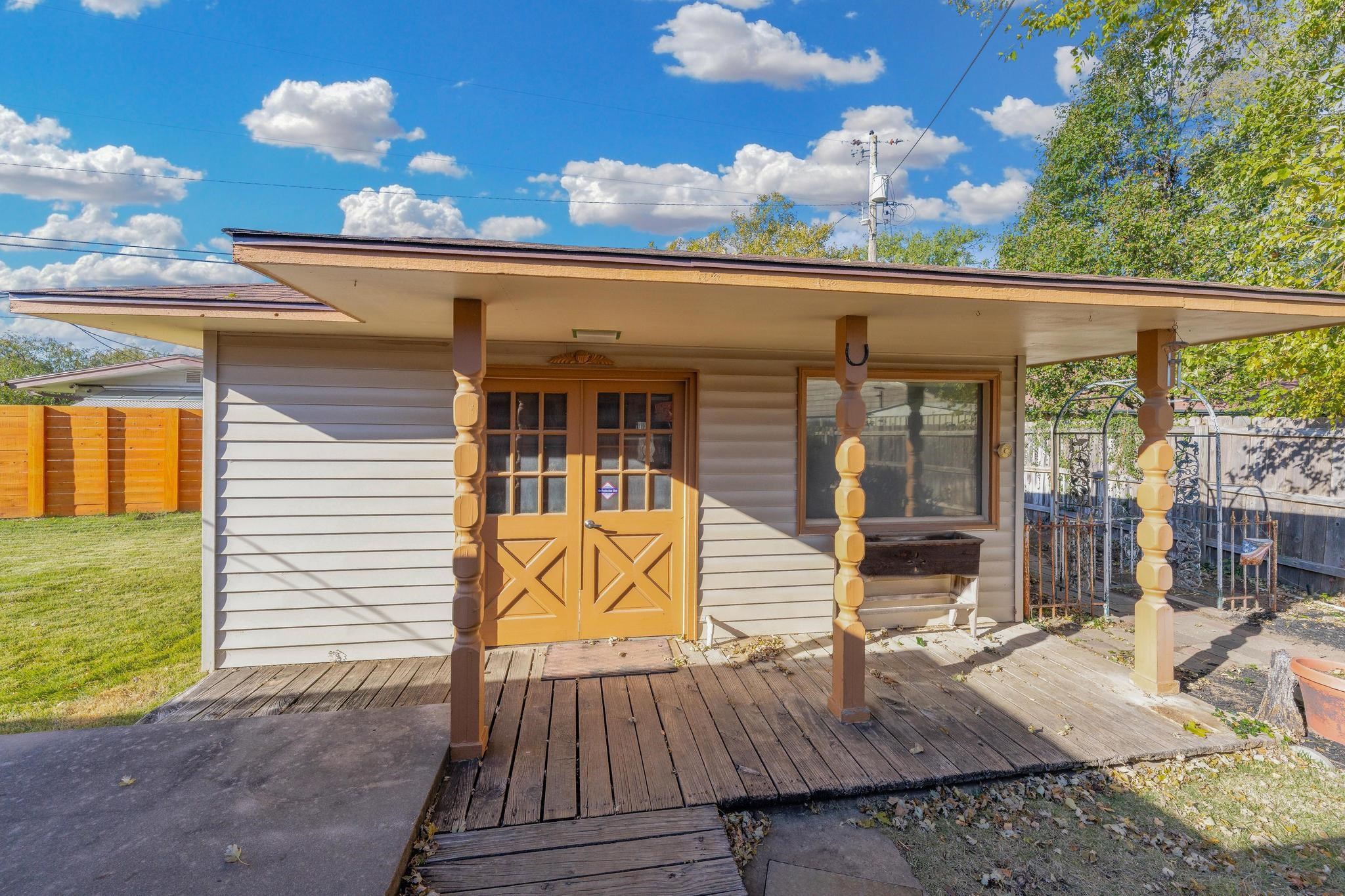 1301 N Arrowhead Dr Property Photo 26