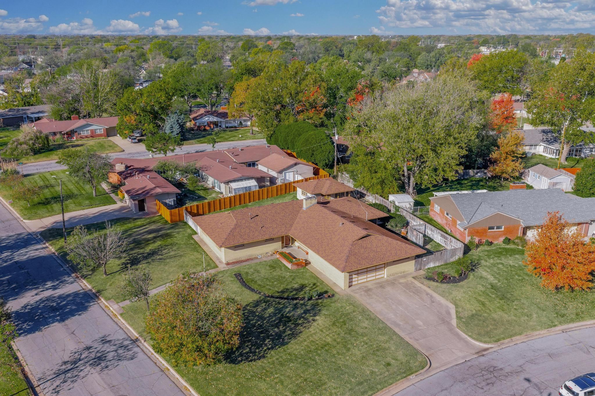 1301 N Arrowhead Dr Property Photo 31