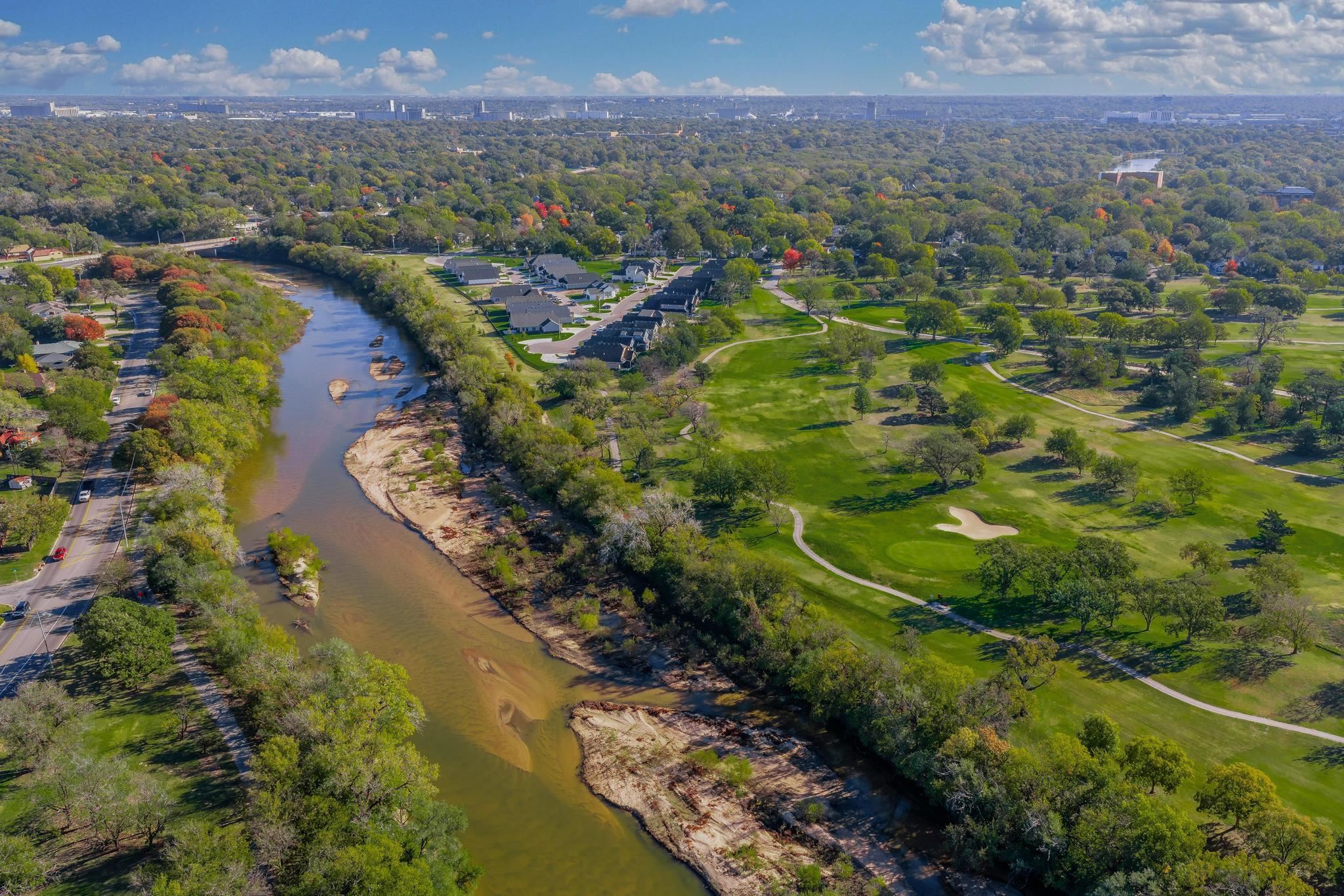 1301 N Arrowhead Dr Property Photo 32