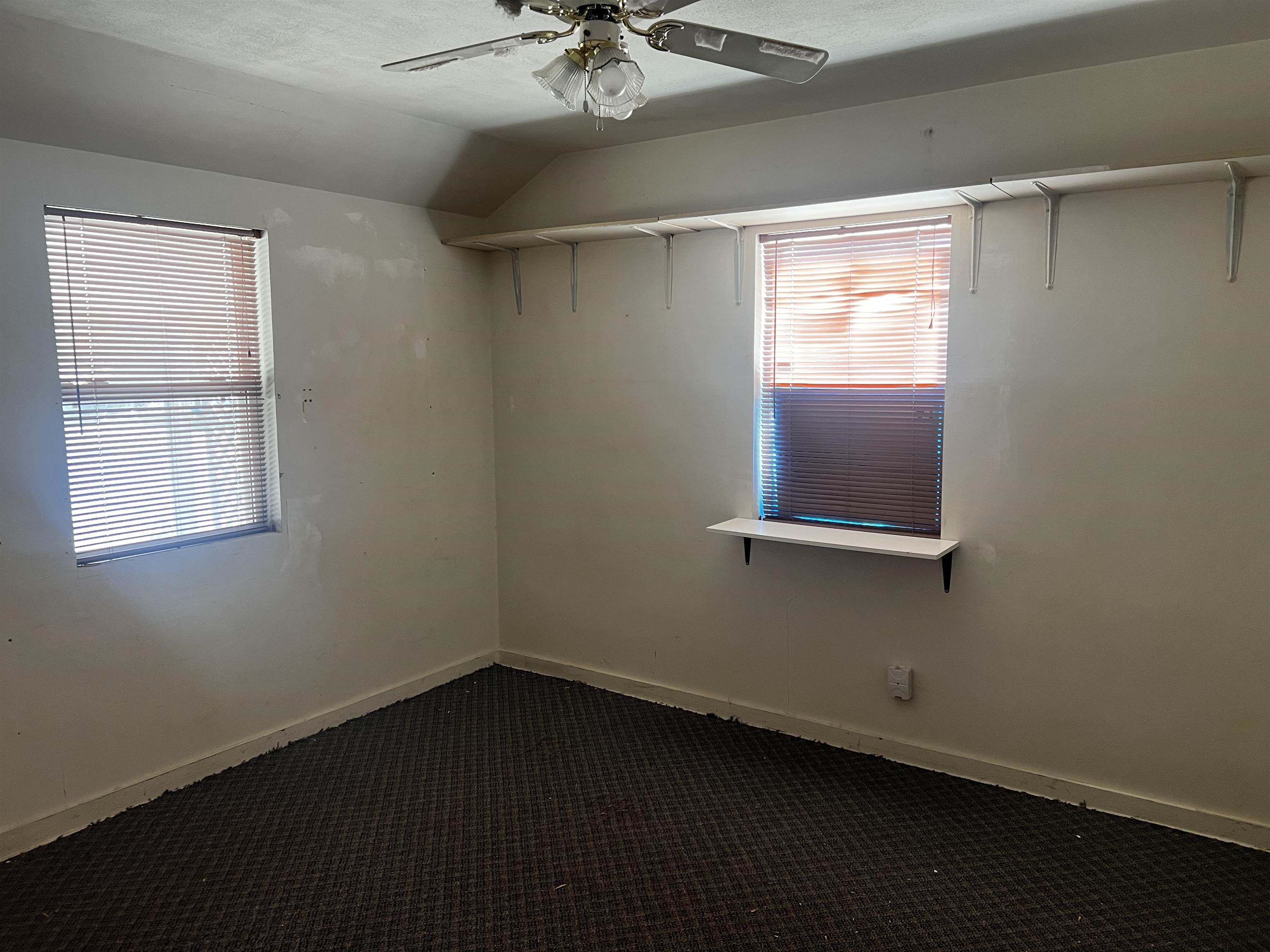 1702 N 8 Property Photo 9