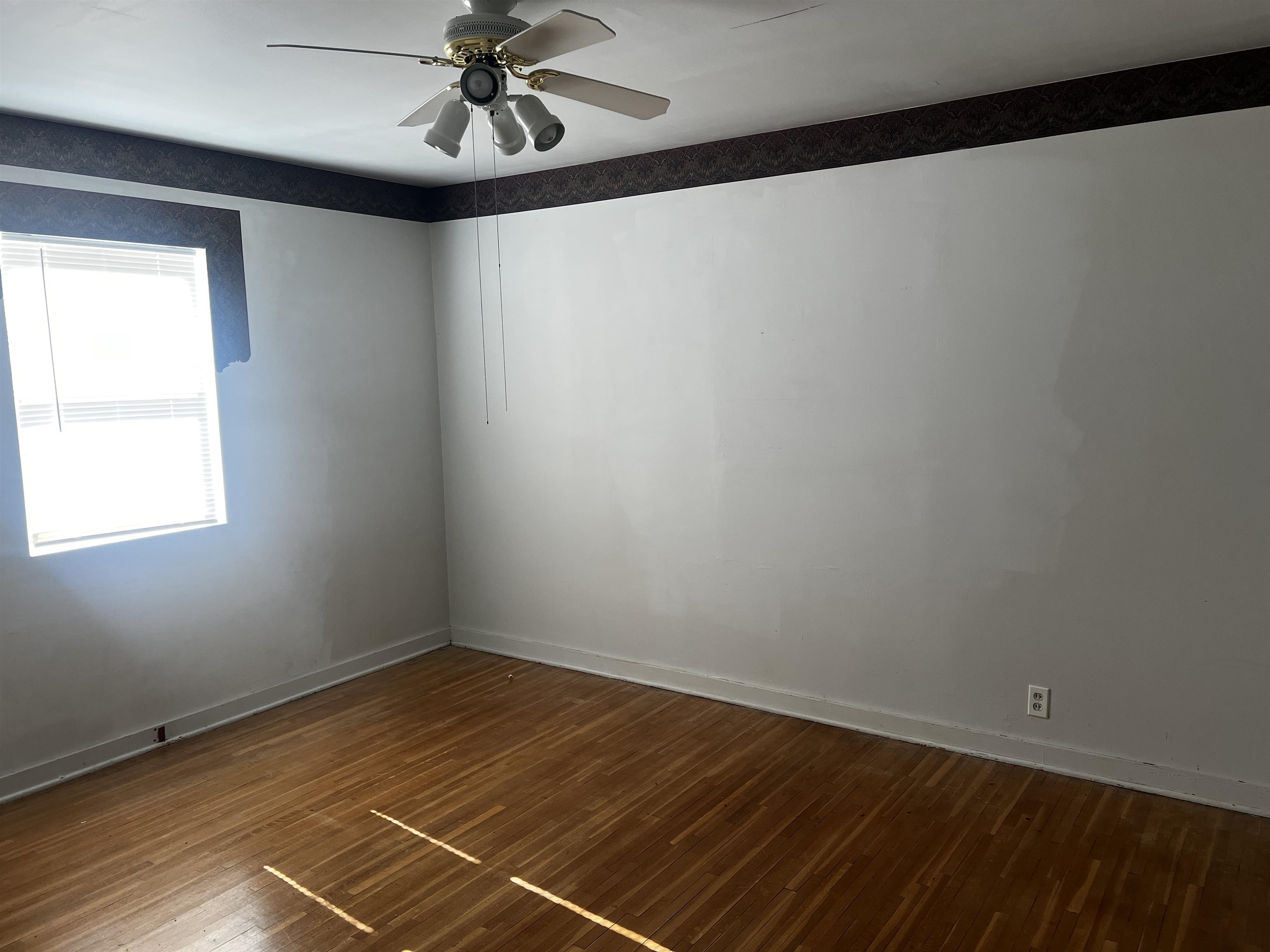 1702 N 8 Property Photo 10
