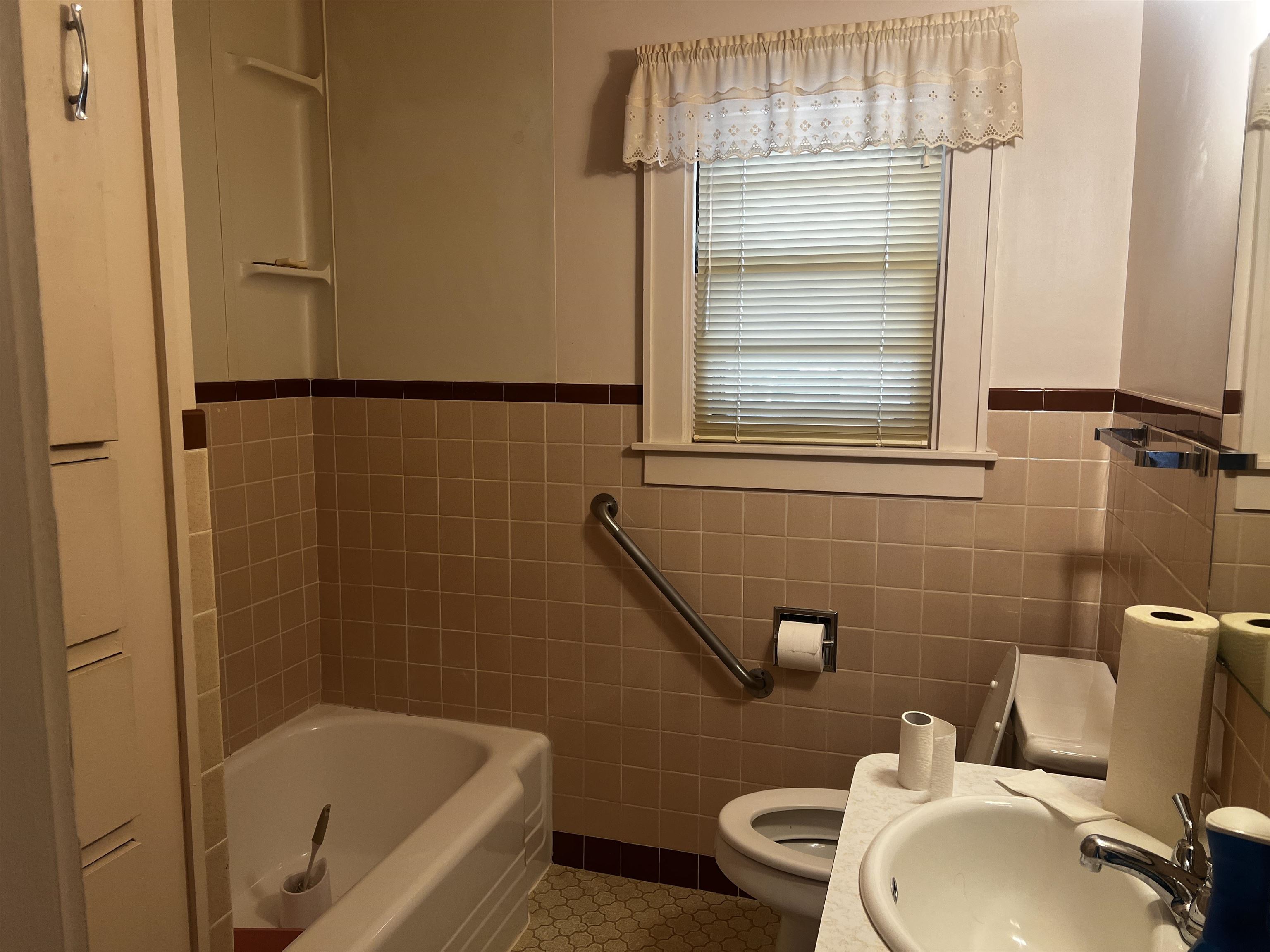1702 N 8 Property Photo 11
