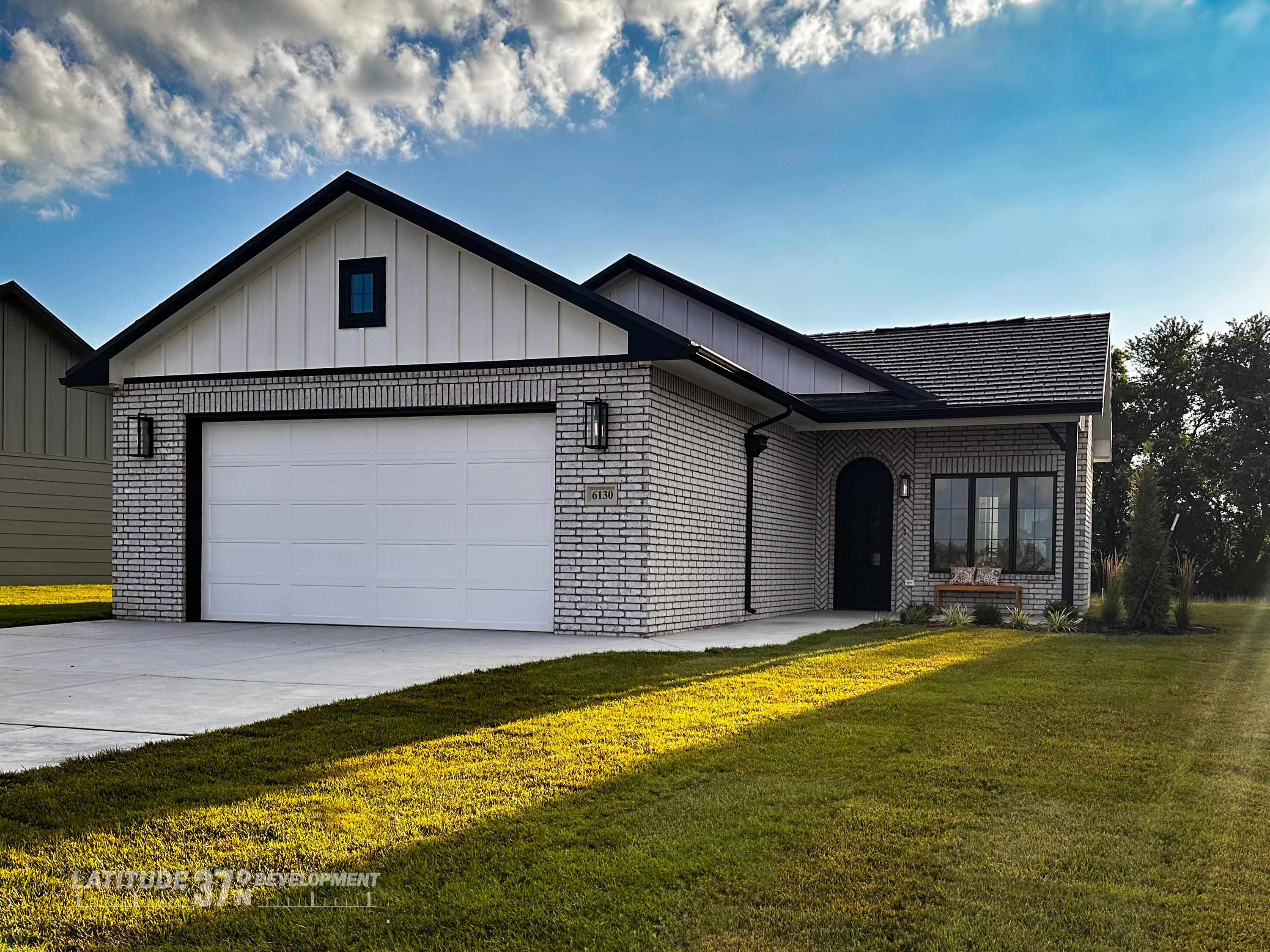 6130 N Hiebert Dr Property Photo 1