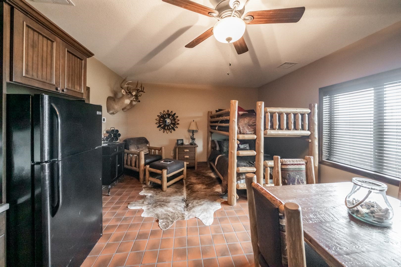1051 N Blackstone Rd Property Photo 29