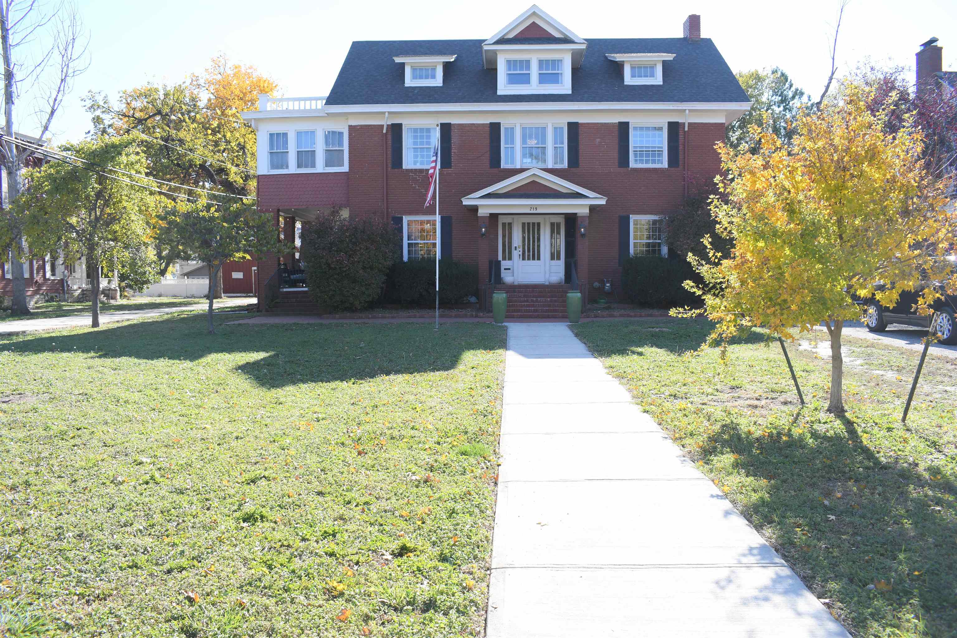 219 W Prescott Ave Property Photo 1