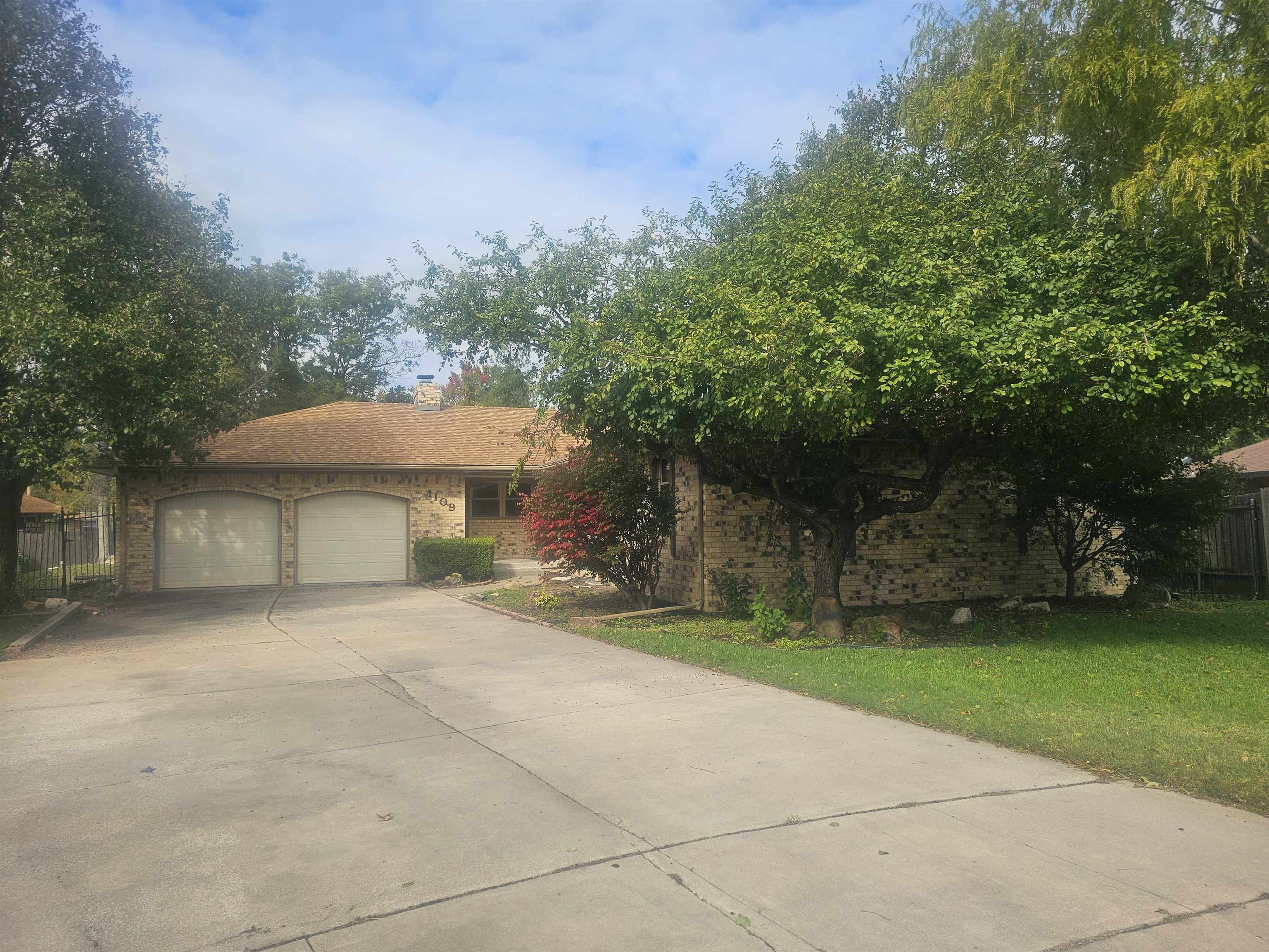 1109 S Breckenridge Ct Property Photo 1