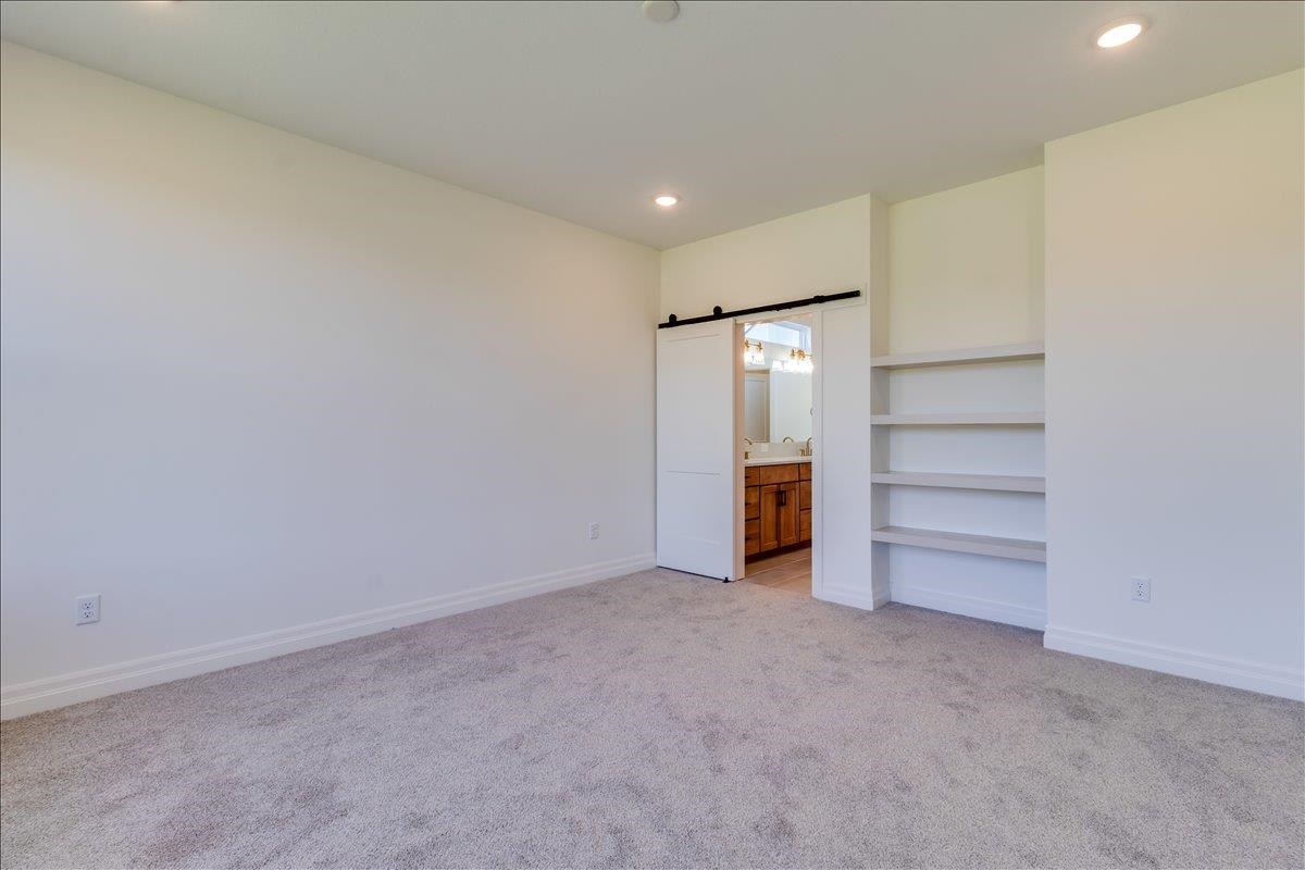 9658 W Cedar Lane Property Photo 12