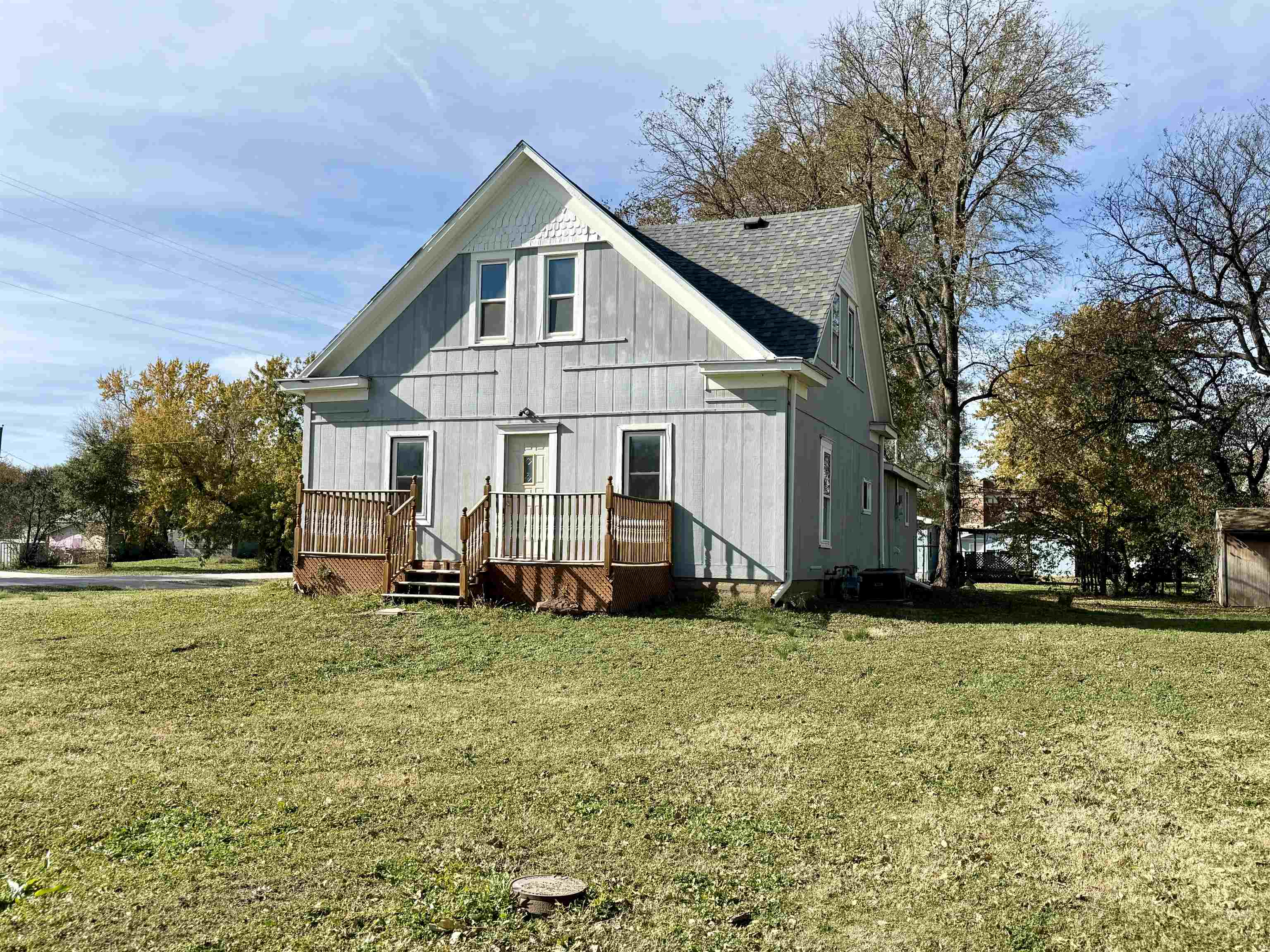520 Adams St Property Photo 1