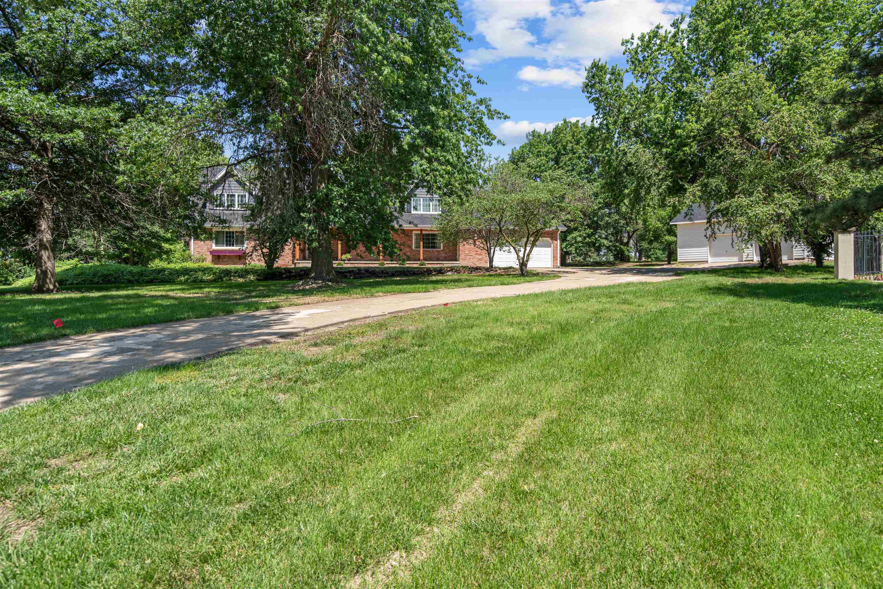 2033 Ridgeview Rd. Property Photo 1