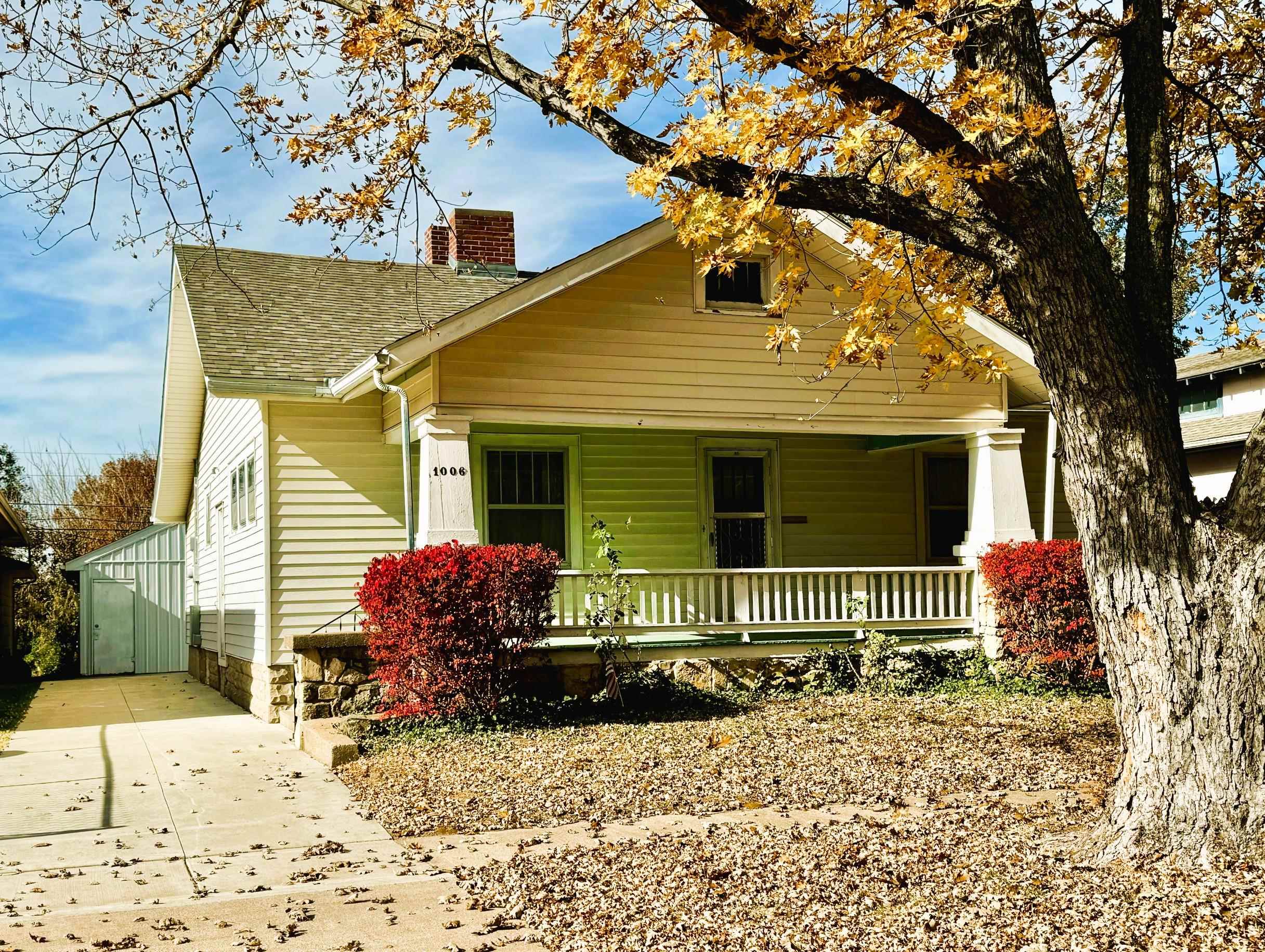 1006 N Washington Ave Property Photo 1