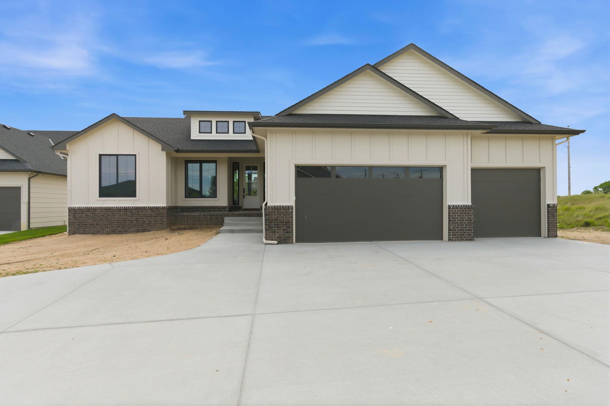 4997 N Emerald Property Photo 1