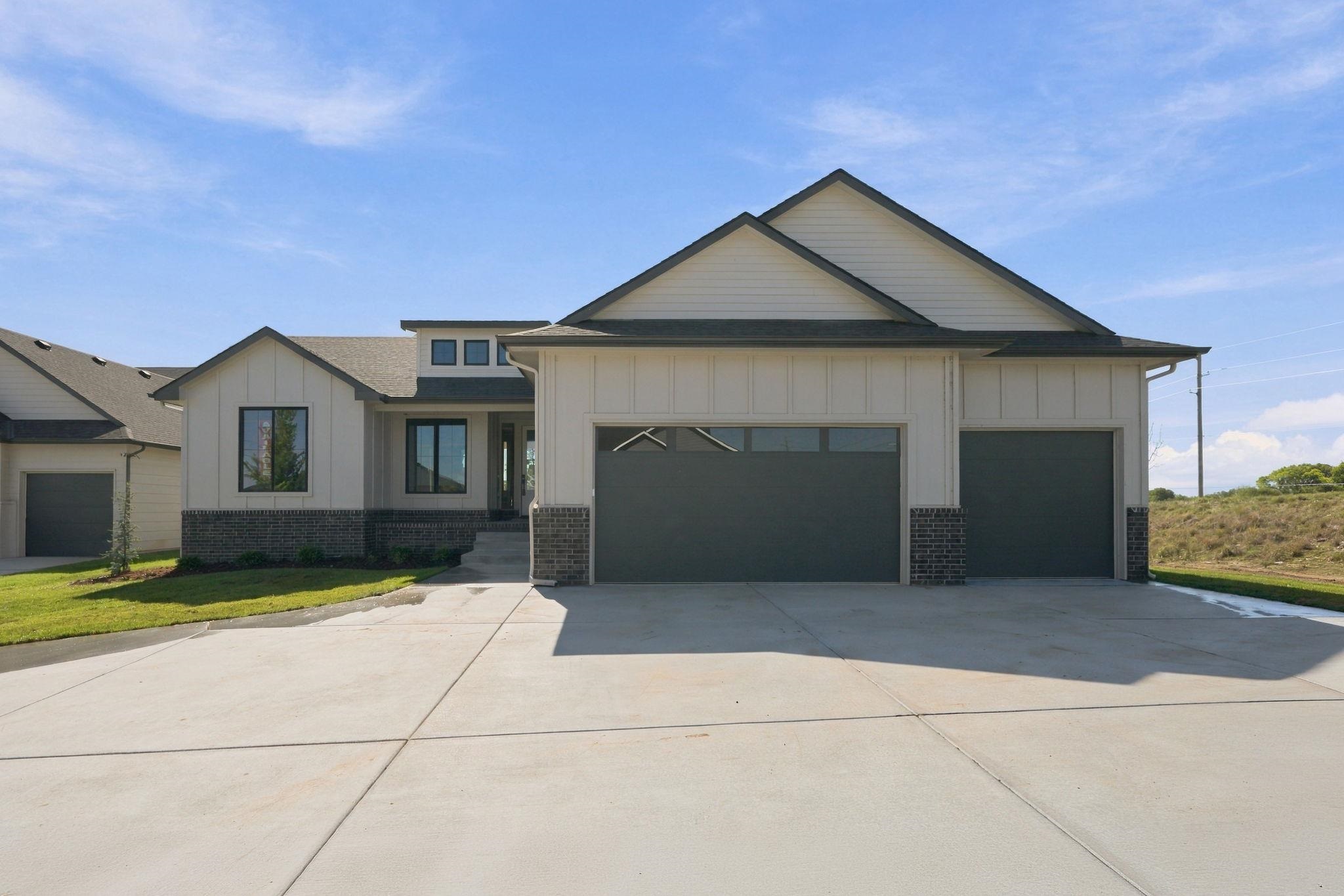 4997 N Emerald Property Photo 1