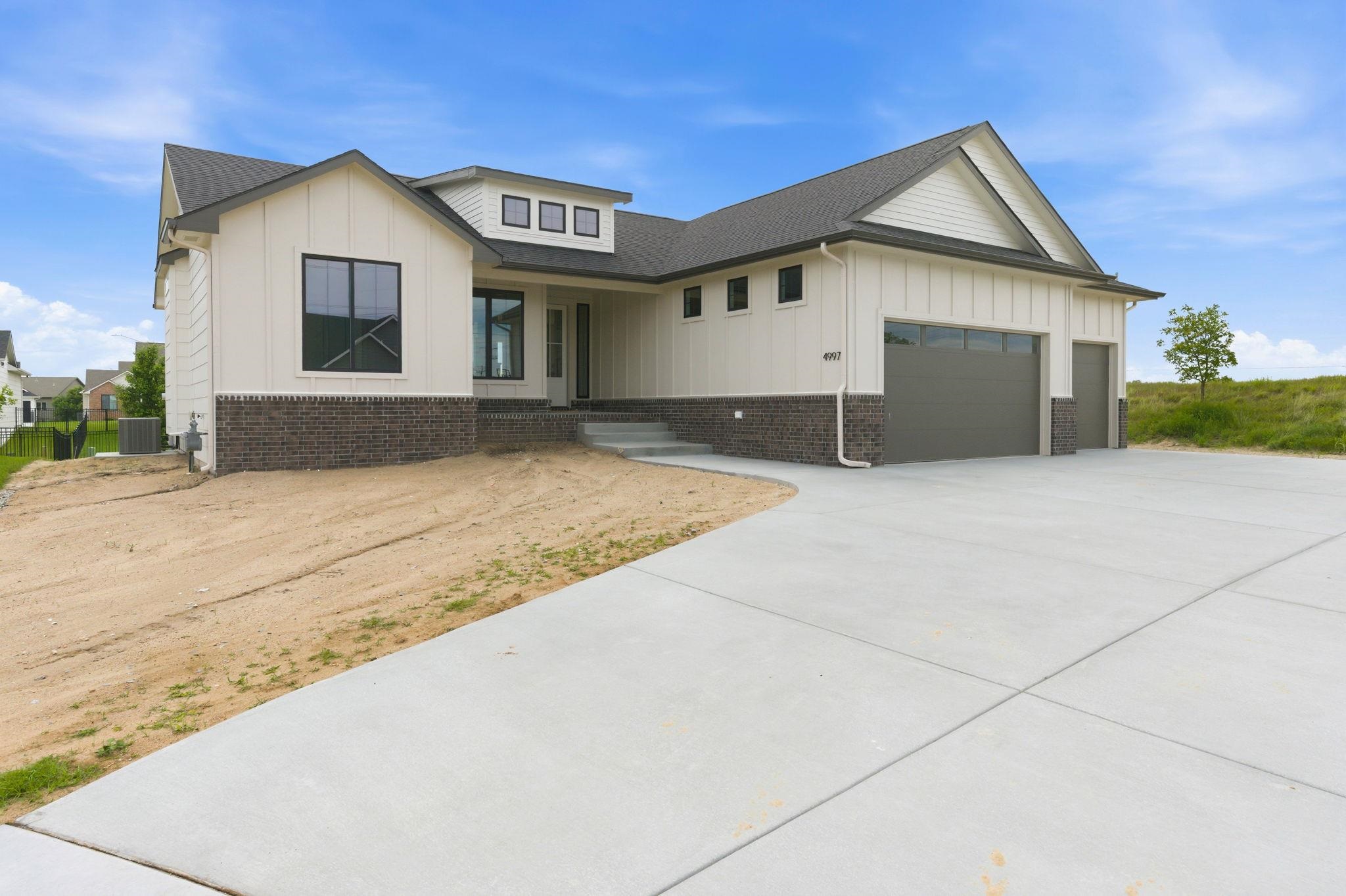 4997 N Emerald Property Photo 2