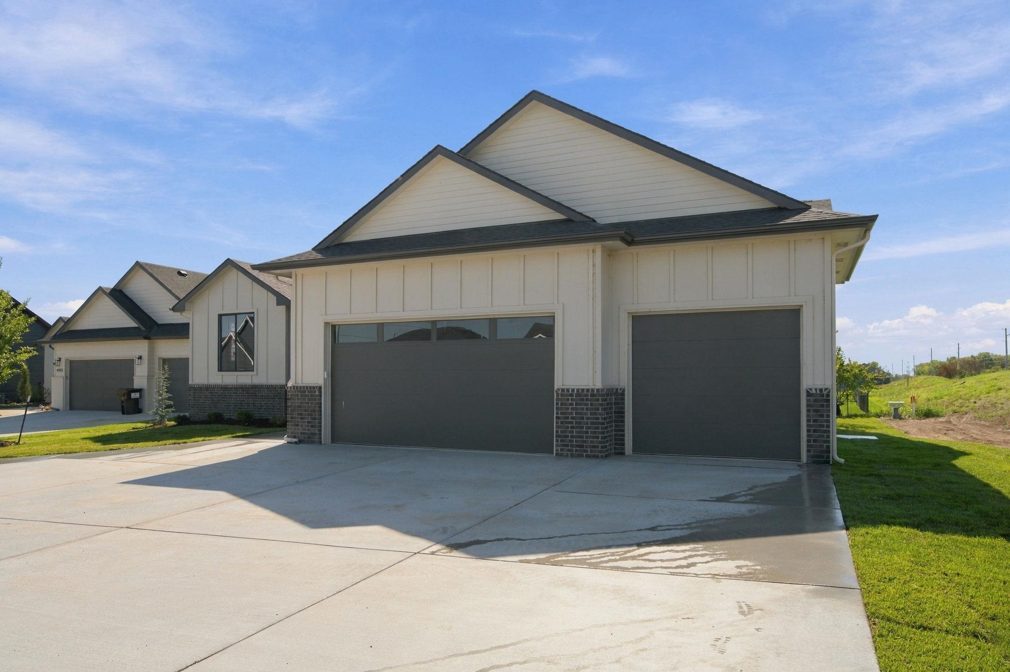 4997 N Emerald Property Photo 3