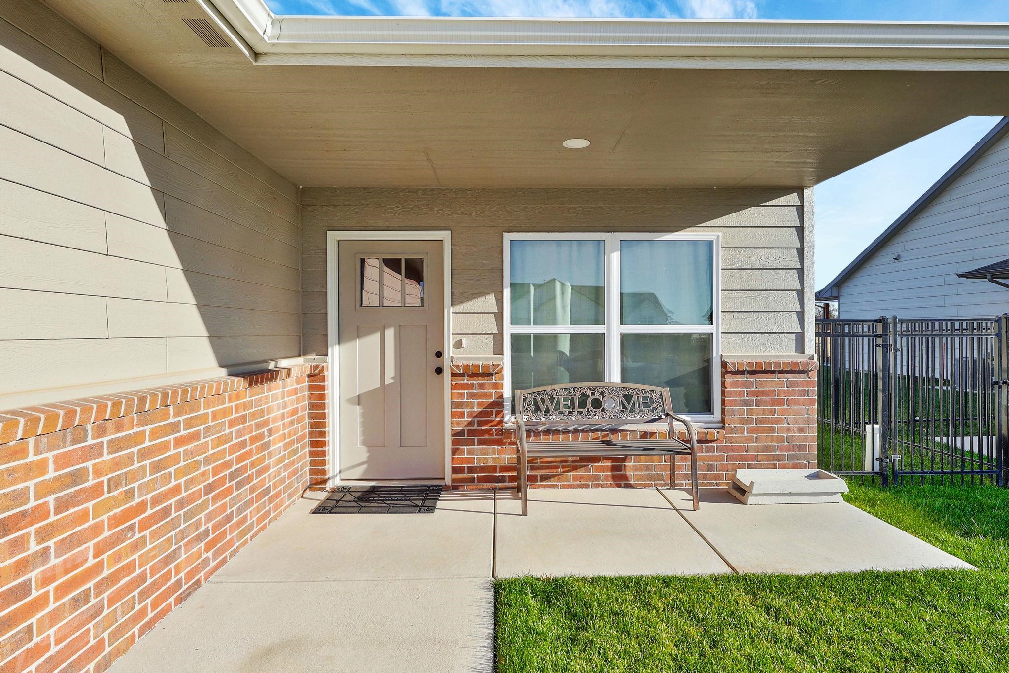 932 N Cloverleaf St Property Photo 6