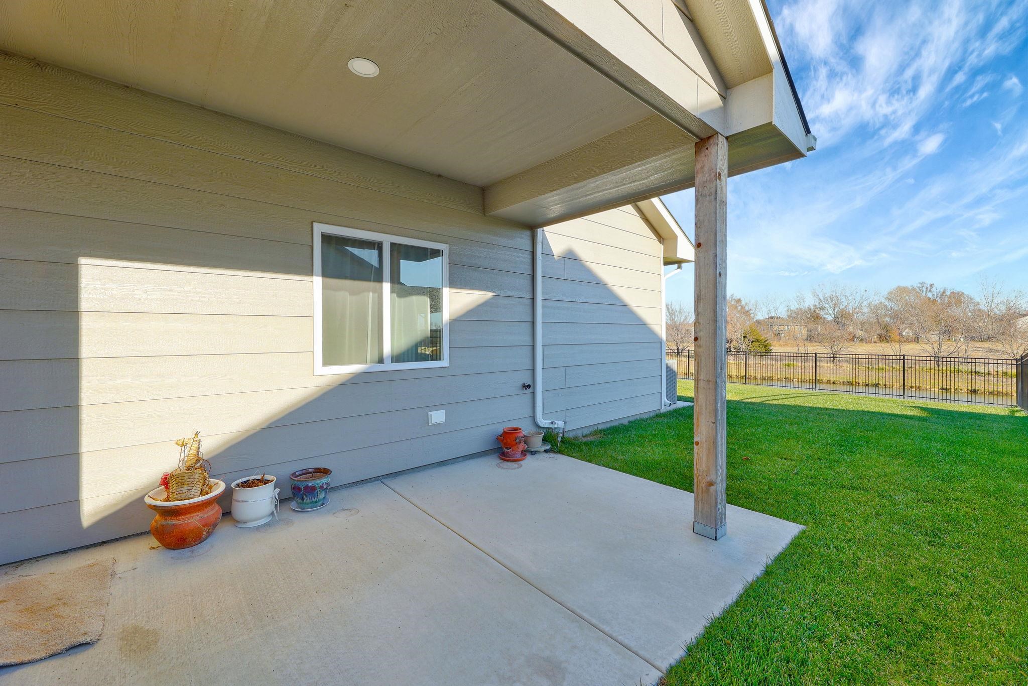932 N Cloverleaf St Property Photo 26