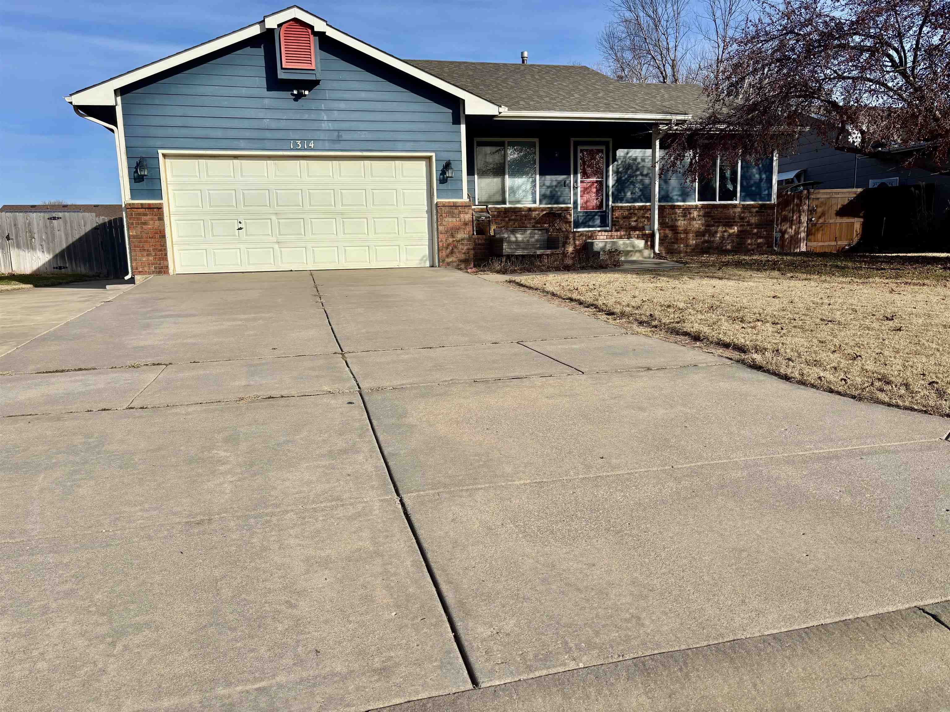 1314 E Hurley St Property Photo 2