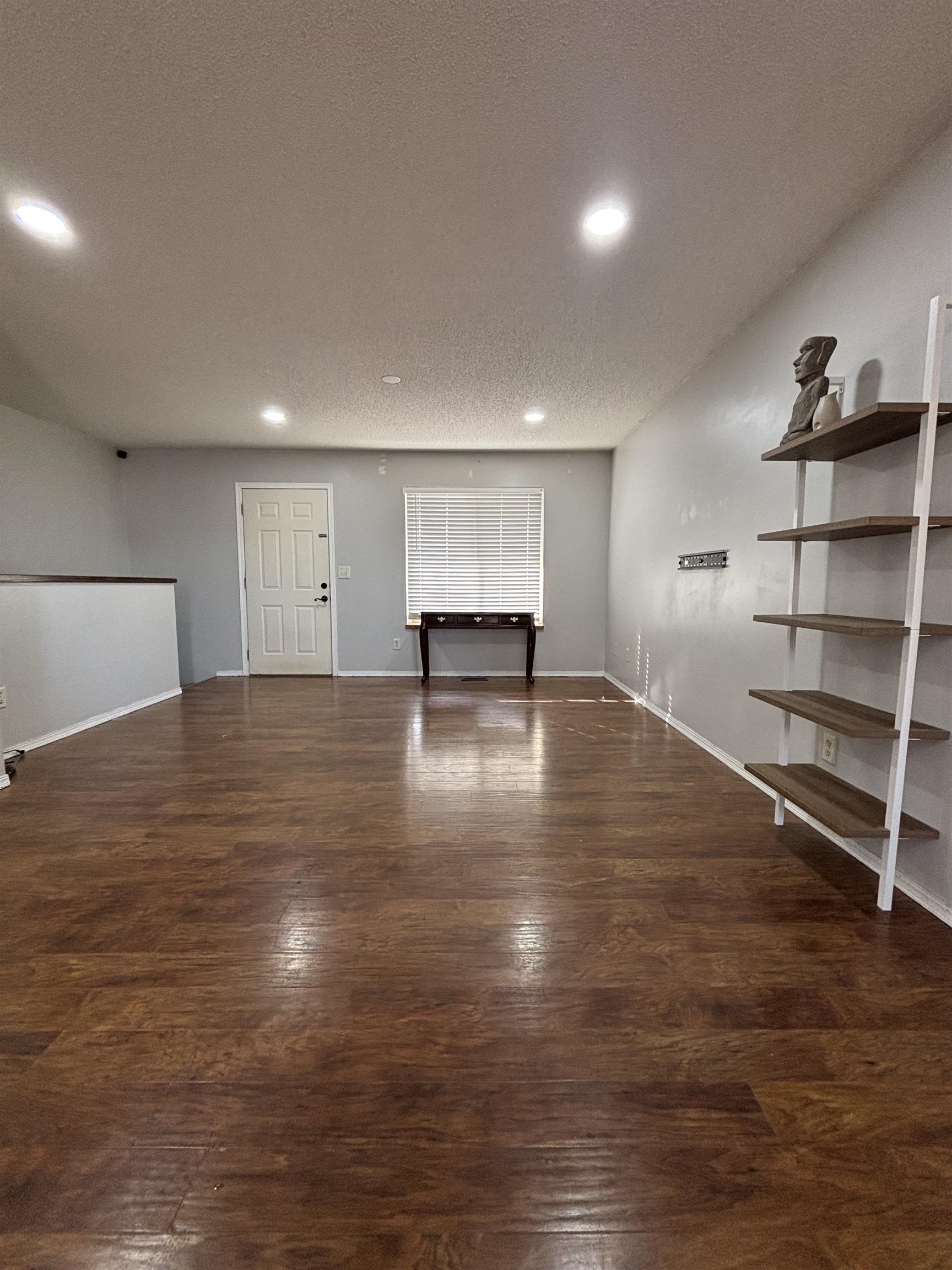 1314 E Hurley St Property Photo 3