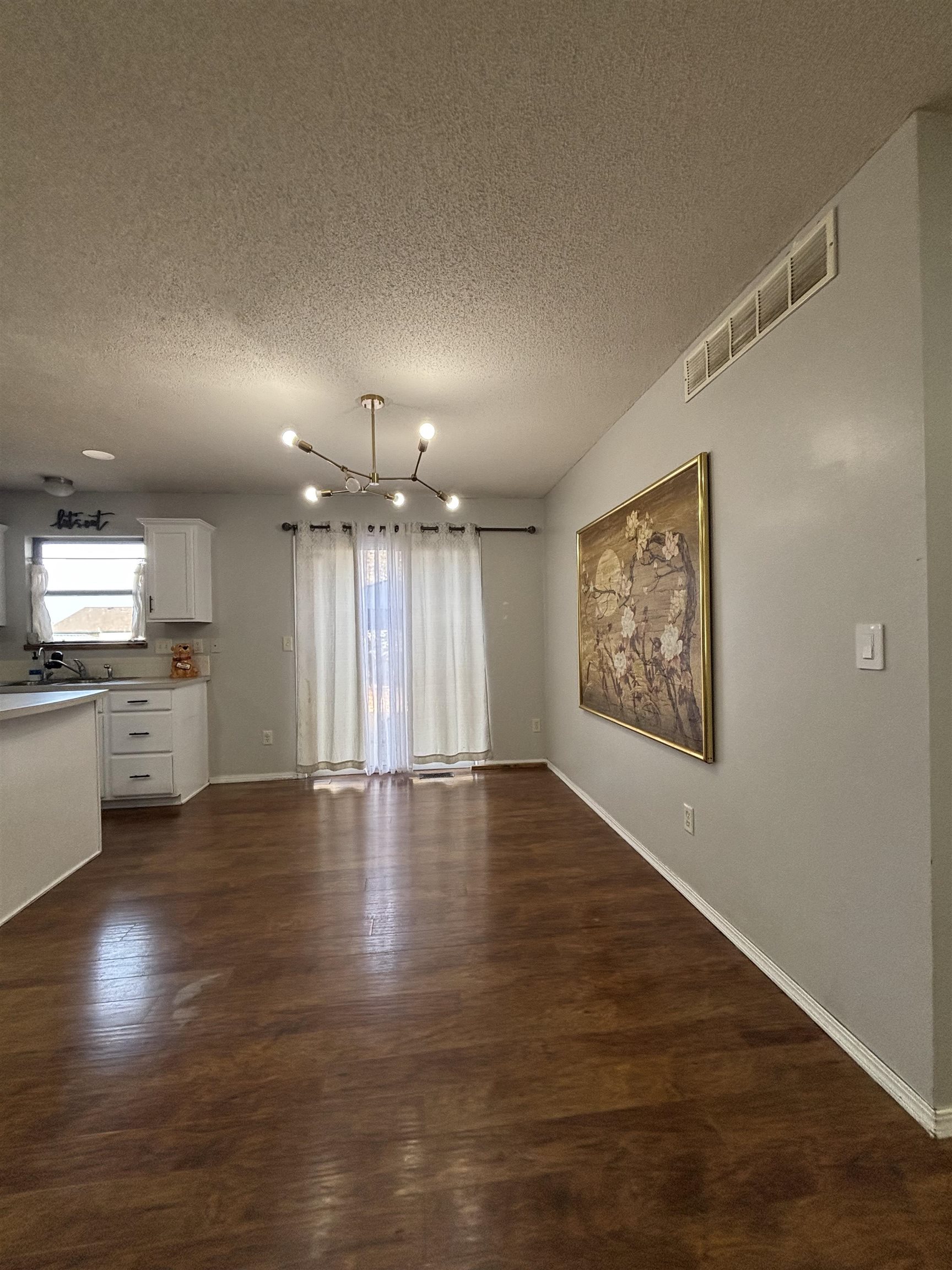 1314 E Hurley St Property Photo 4