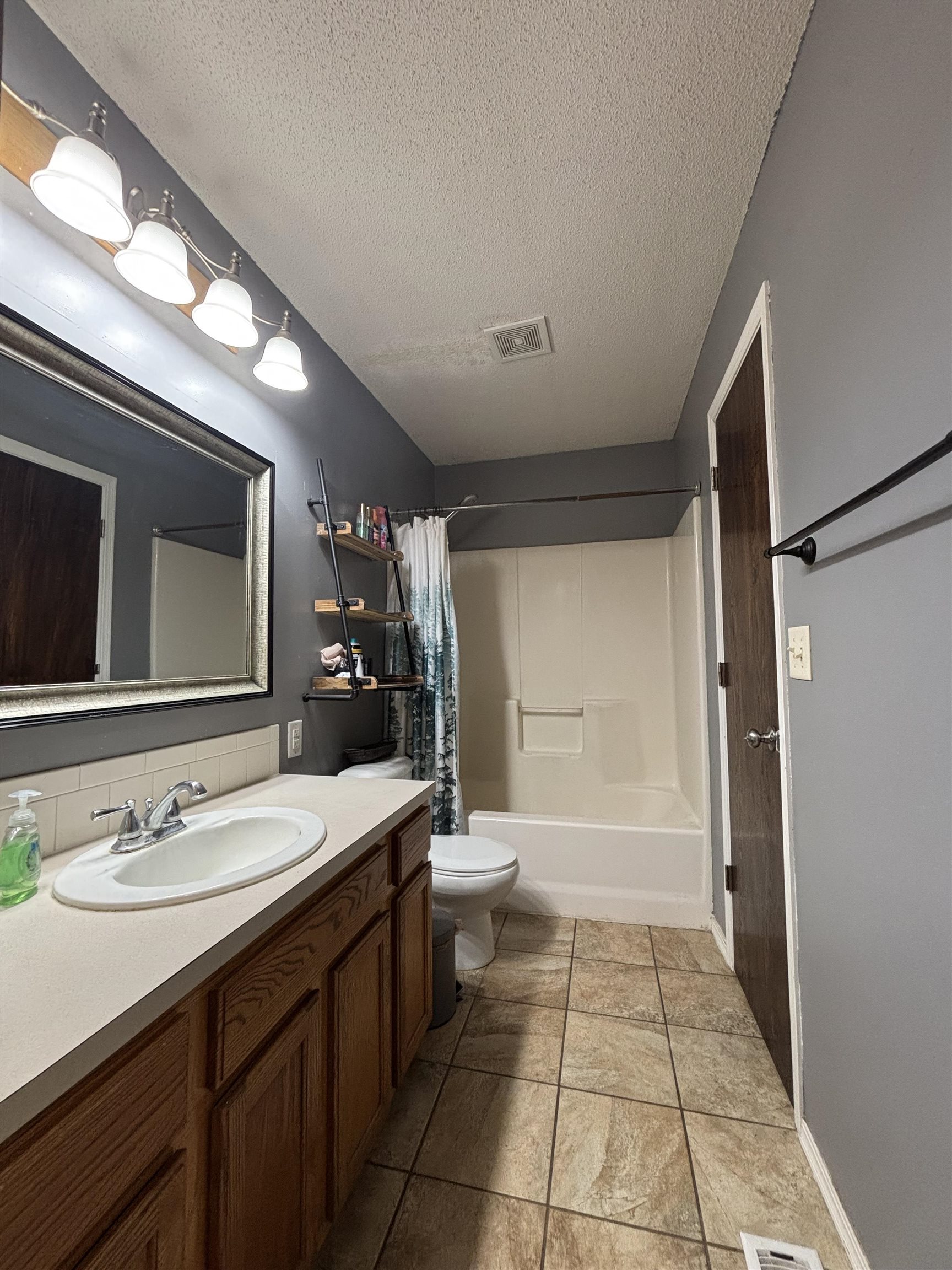 1314 E Hurley St Property Photo 7