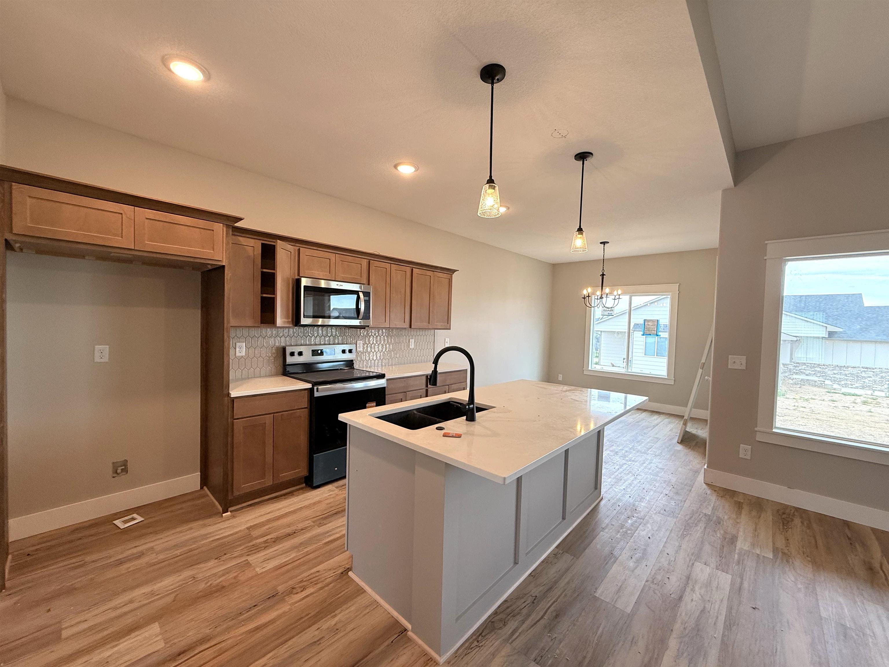 2153 S Chateau Ct Property Photo 6