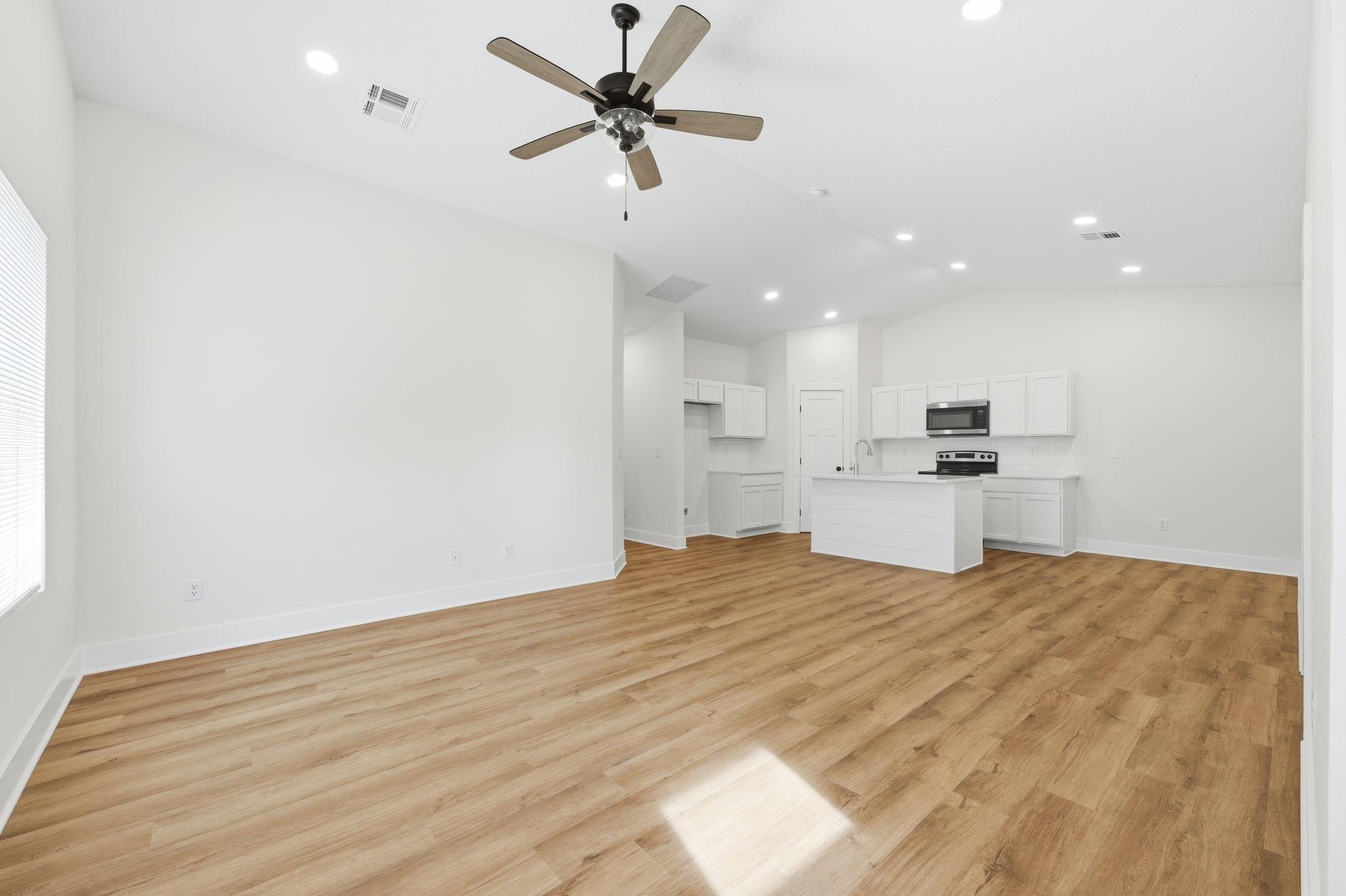 16914 W Kashmir St Property Photo 3