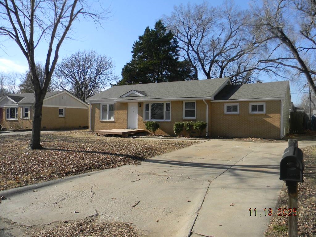 215 S Sunset Ave Property Photo 1