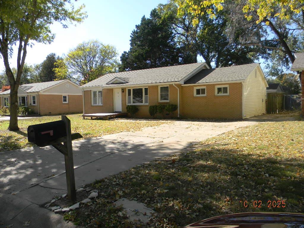 215 S Sunset Ave Property Photo 2