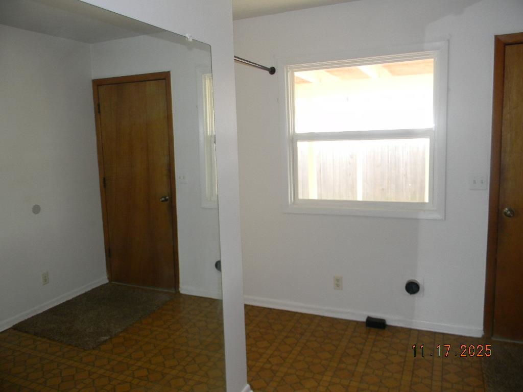 354 N Slade Property Photo 4