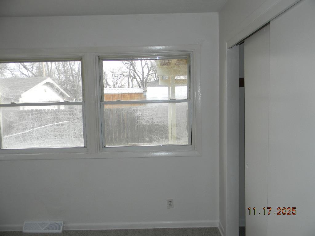 354 N Slade Property Photo 9