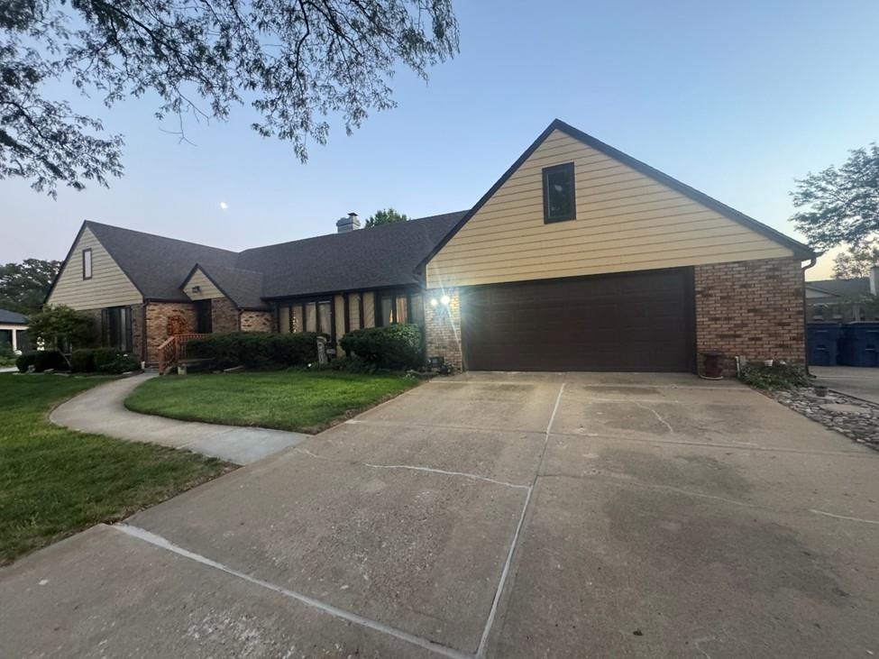 712 Colonial Ct. Property Photo 1