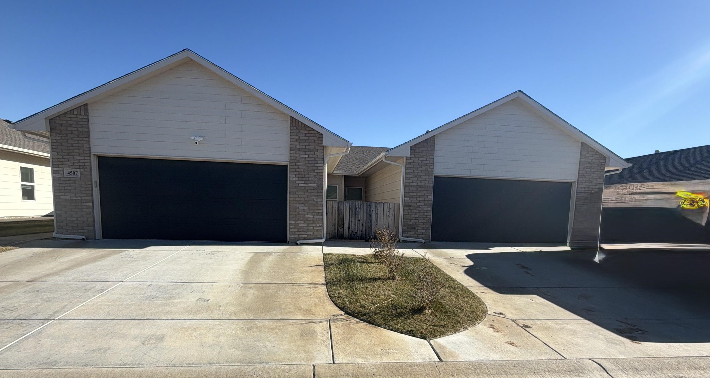 4507-4509 N Sandplum St Property Photo 1