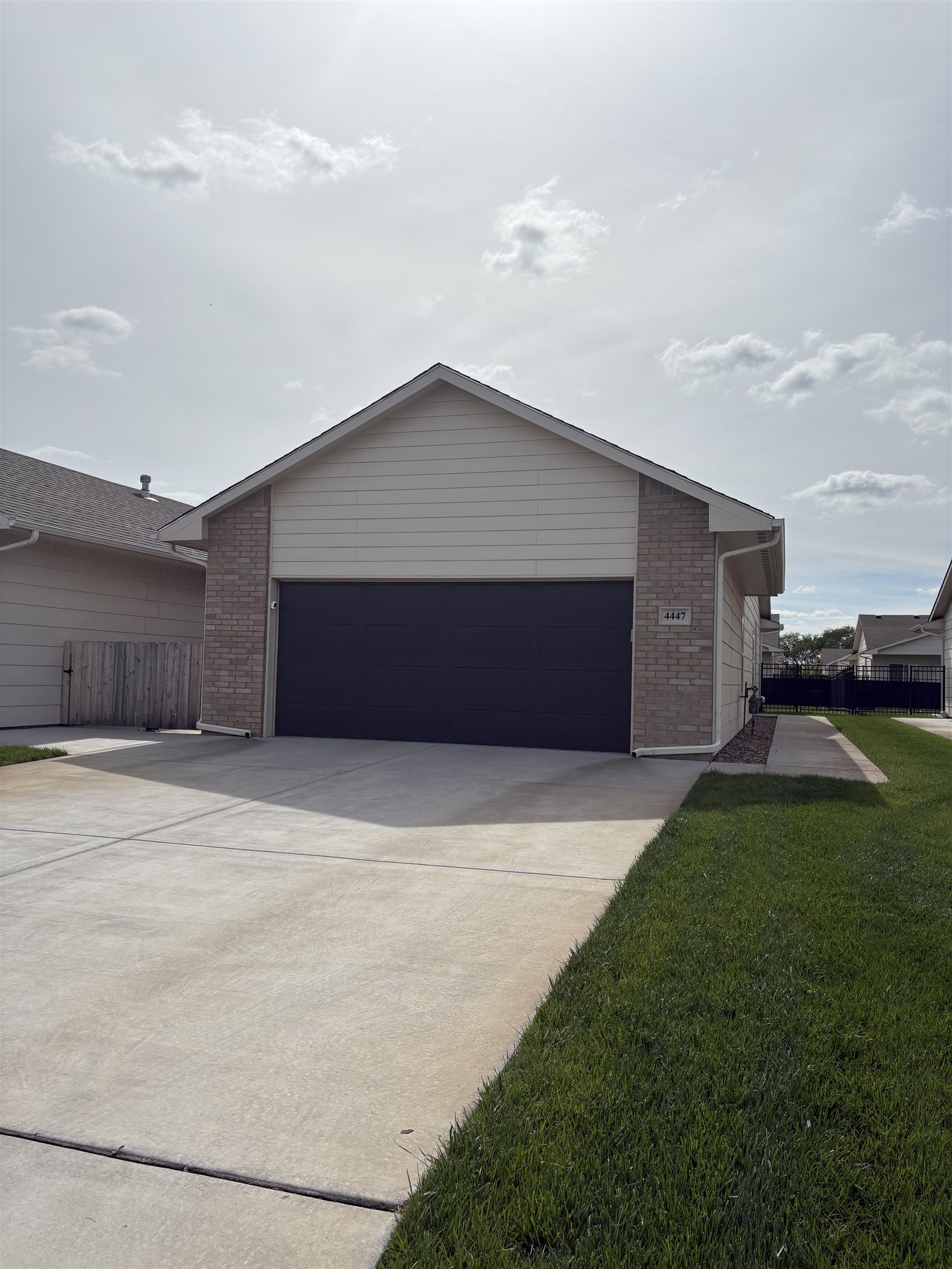 4545-4543 N Sandplum St Property Photo 7