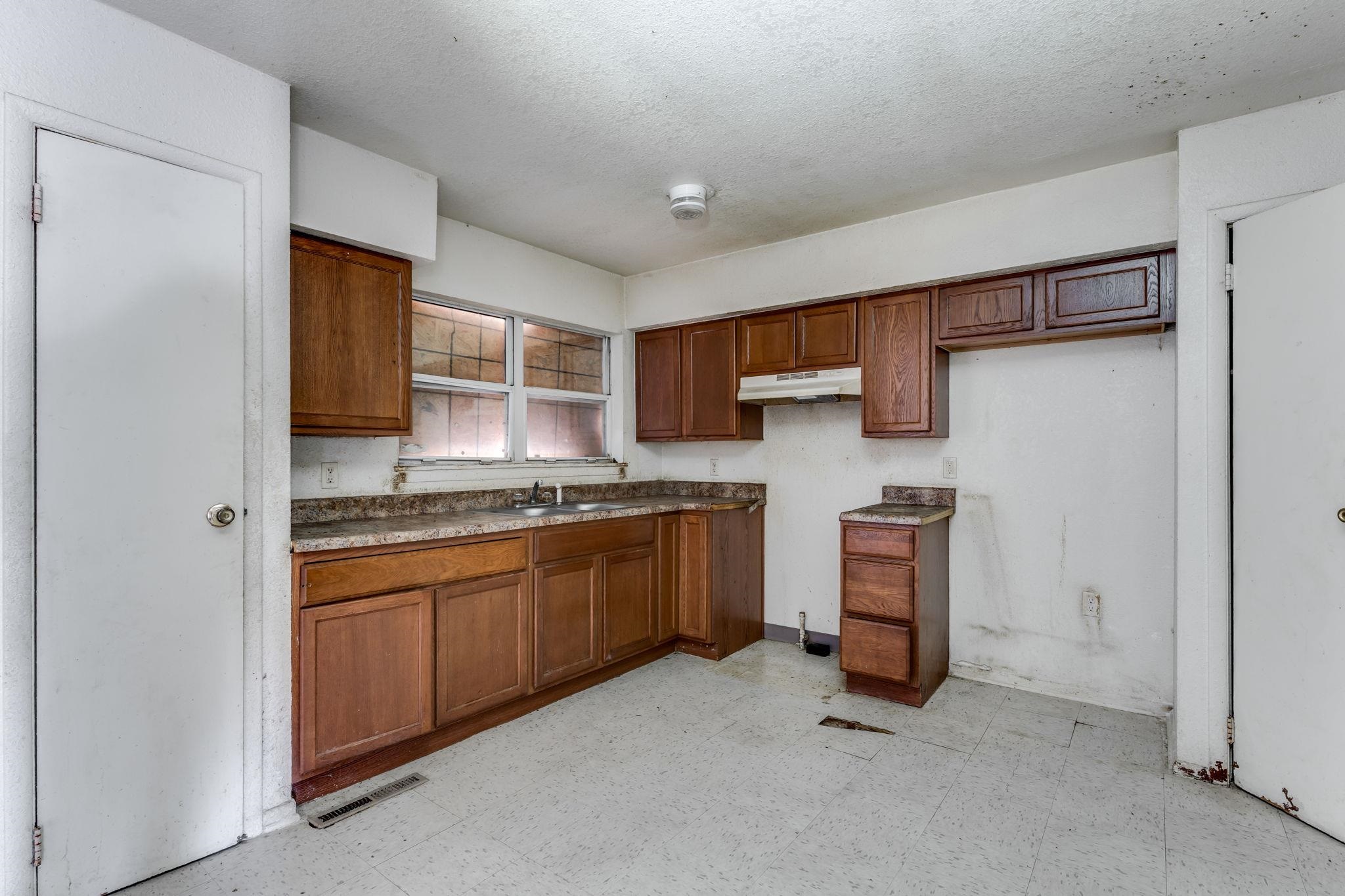 1501 E Berkeley St Property Photo 4