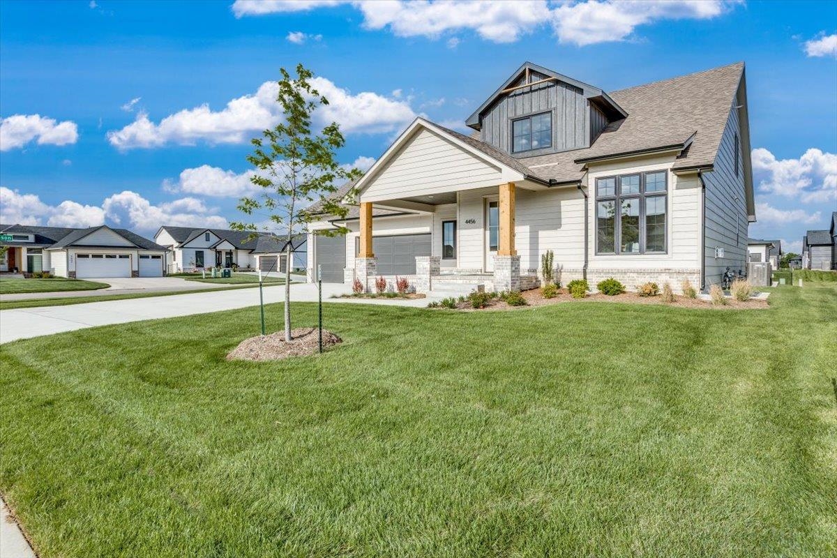 4456 N Bluestem St Property Photo 1
