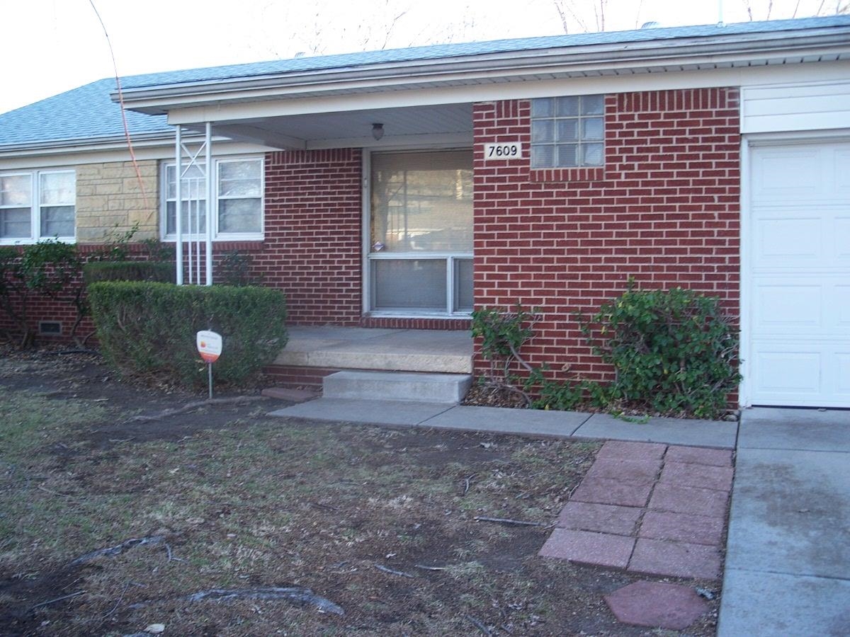 7609 E Indianapolis Property Photo 4
