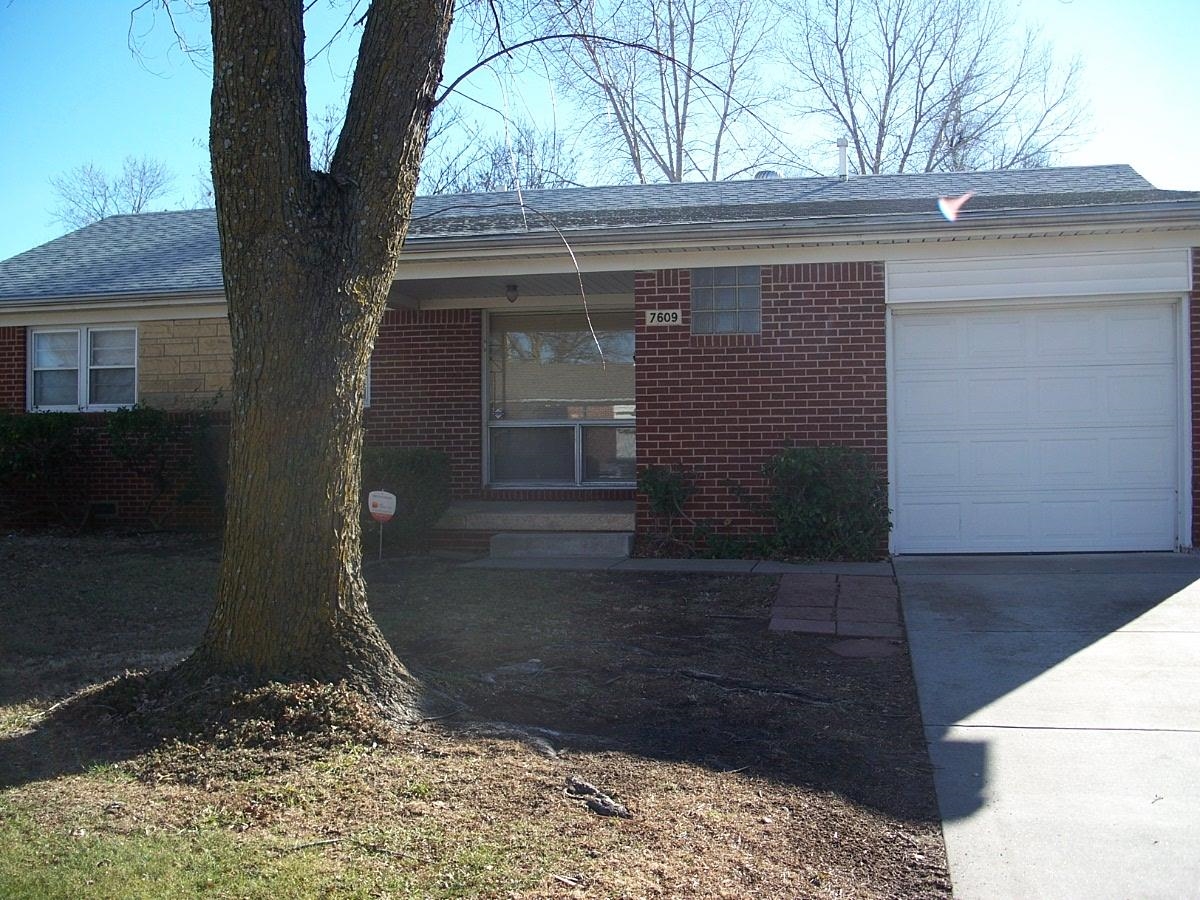 7609 E Indianapolis Property Photo 5