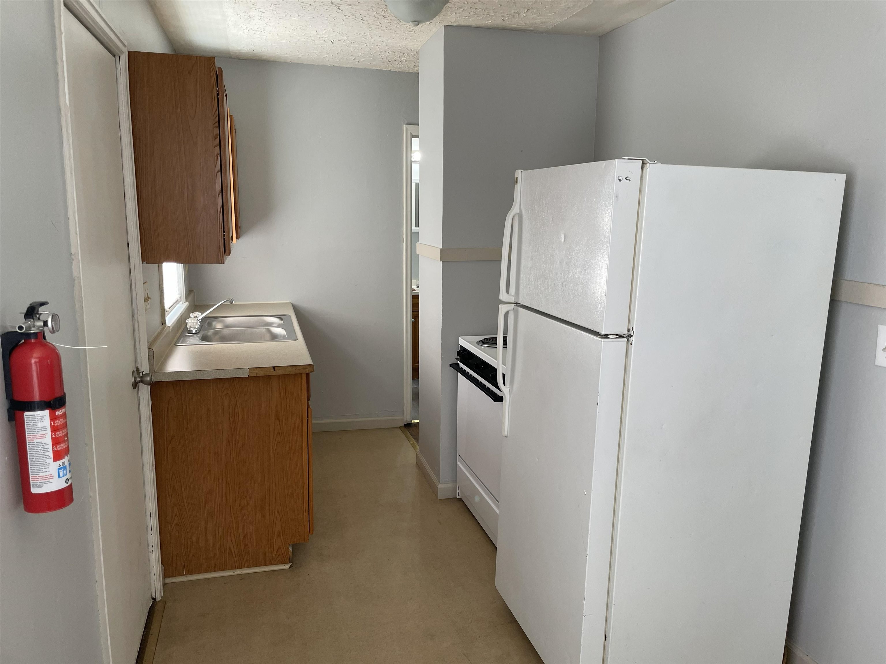 1703 S Glenn Property Photo 3