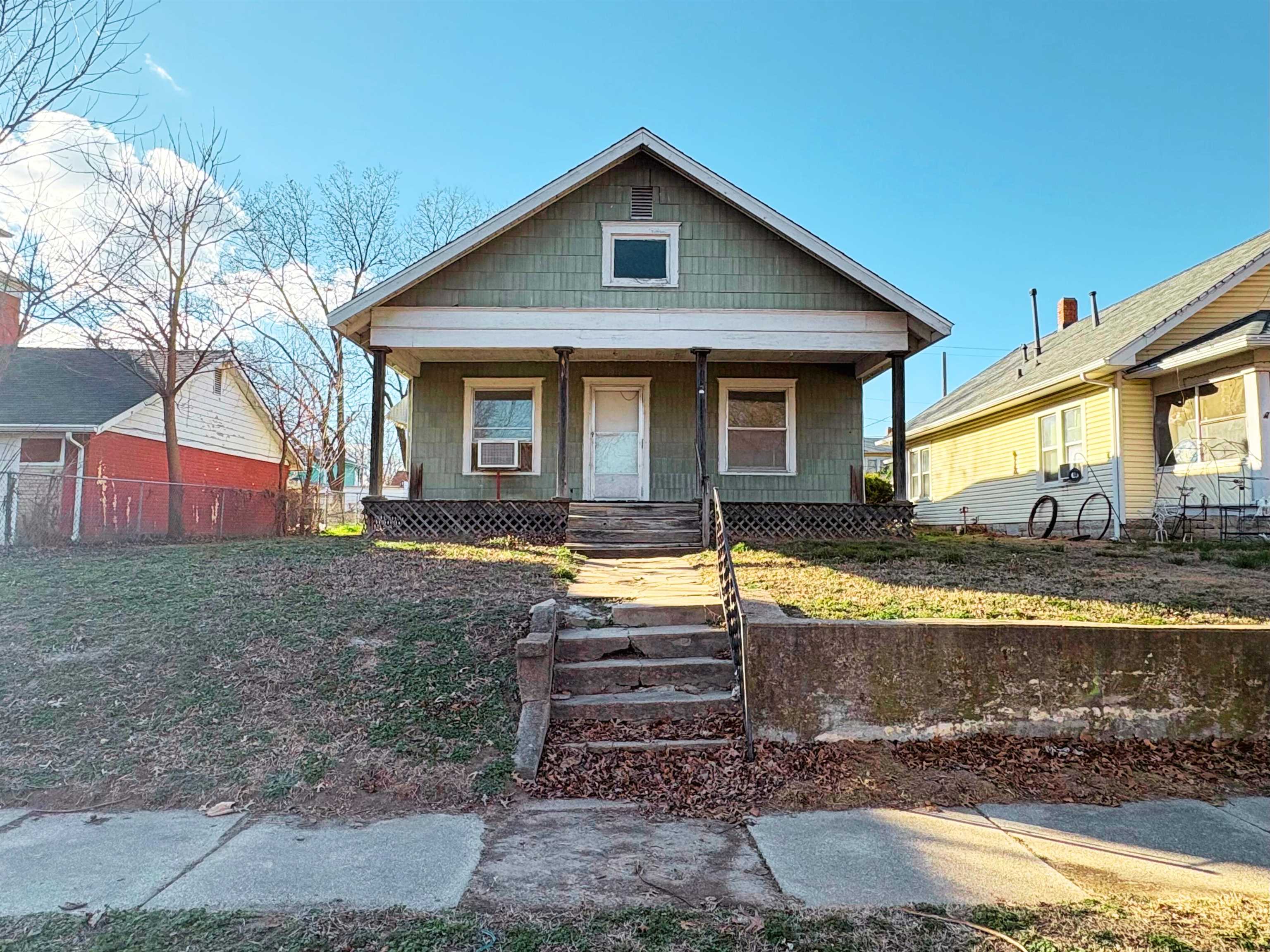 811 S D St Property Photo 1