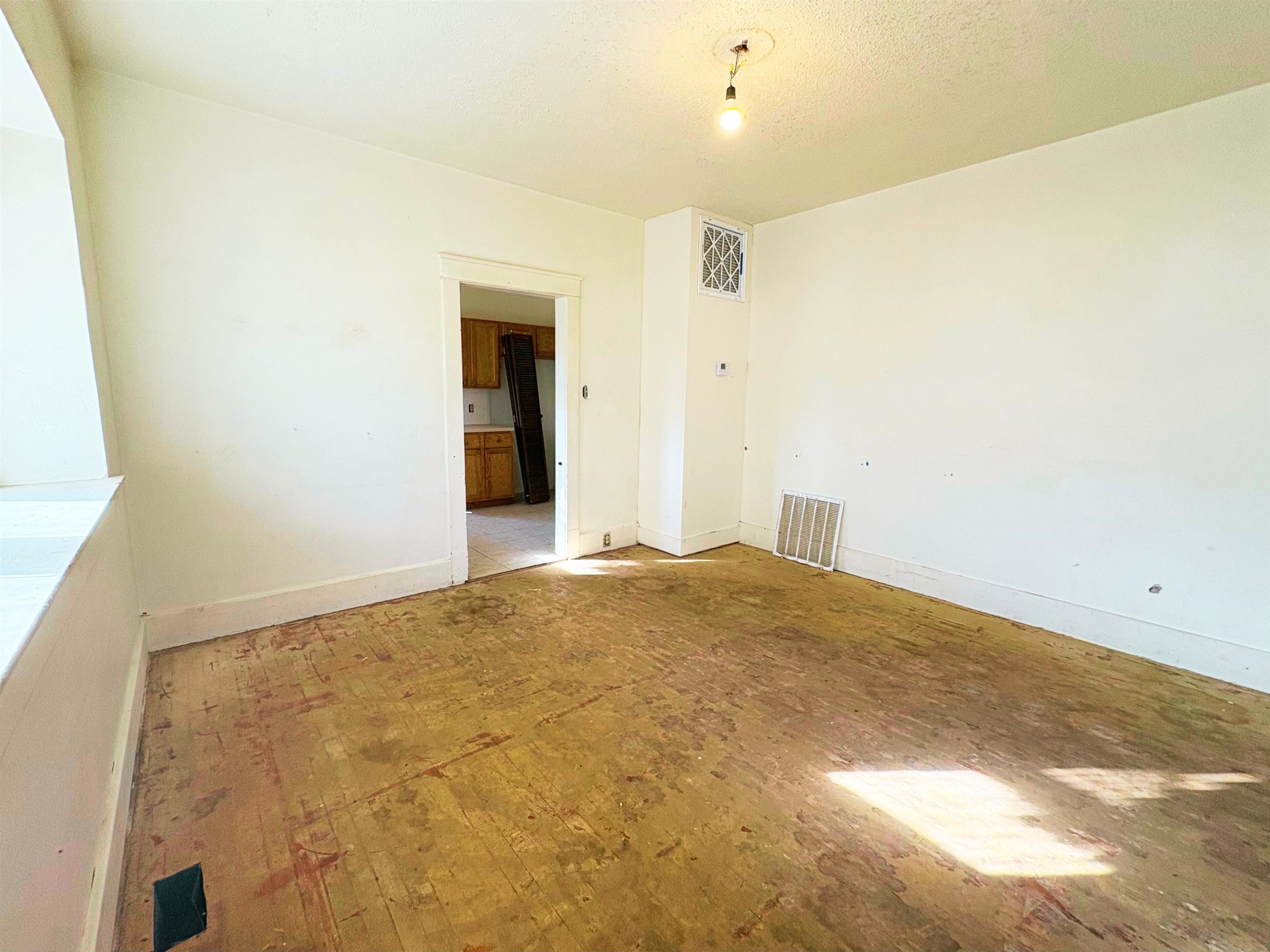 811 S D St Property Photo 4