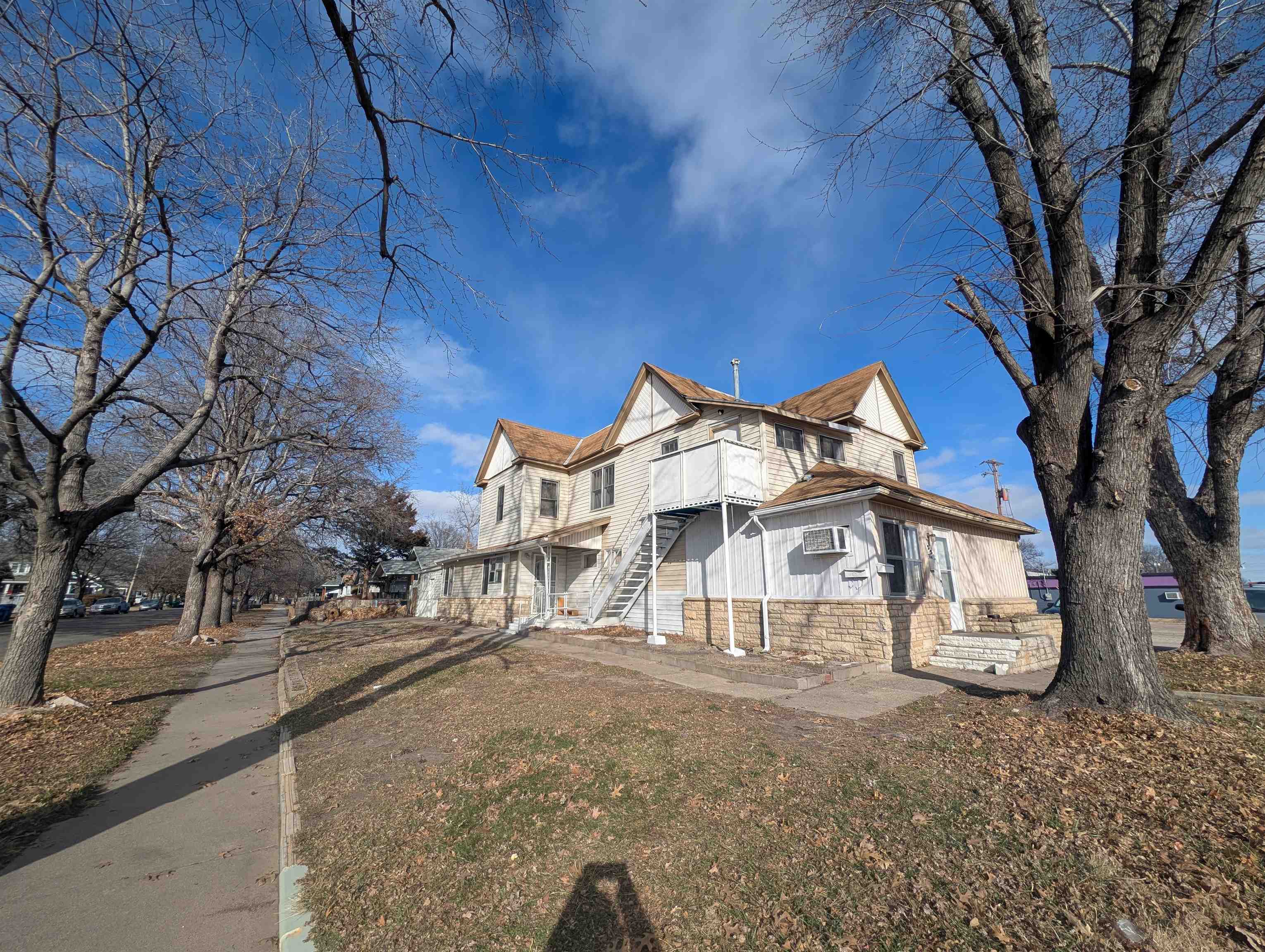 220-224 W Harry St Property Photo 3