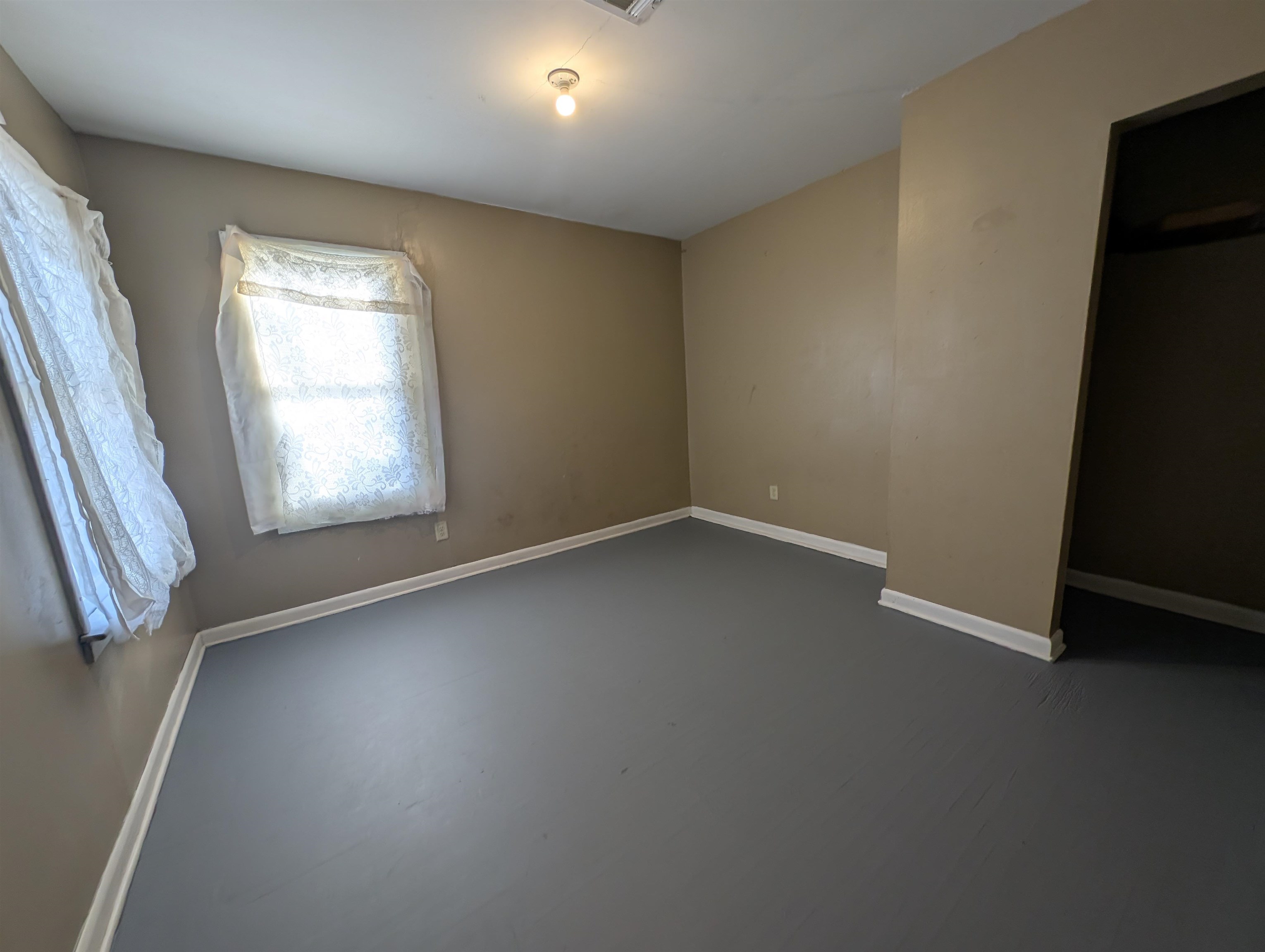 220-224 W Harry St Property Photo 5