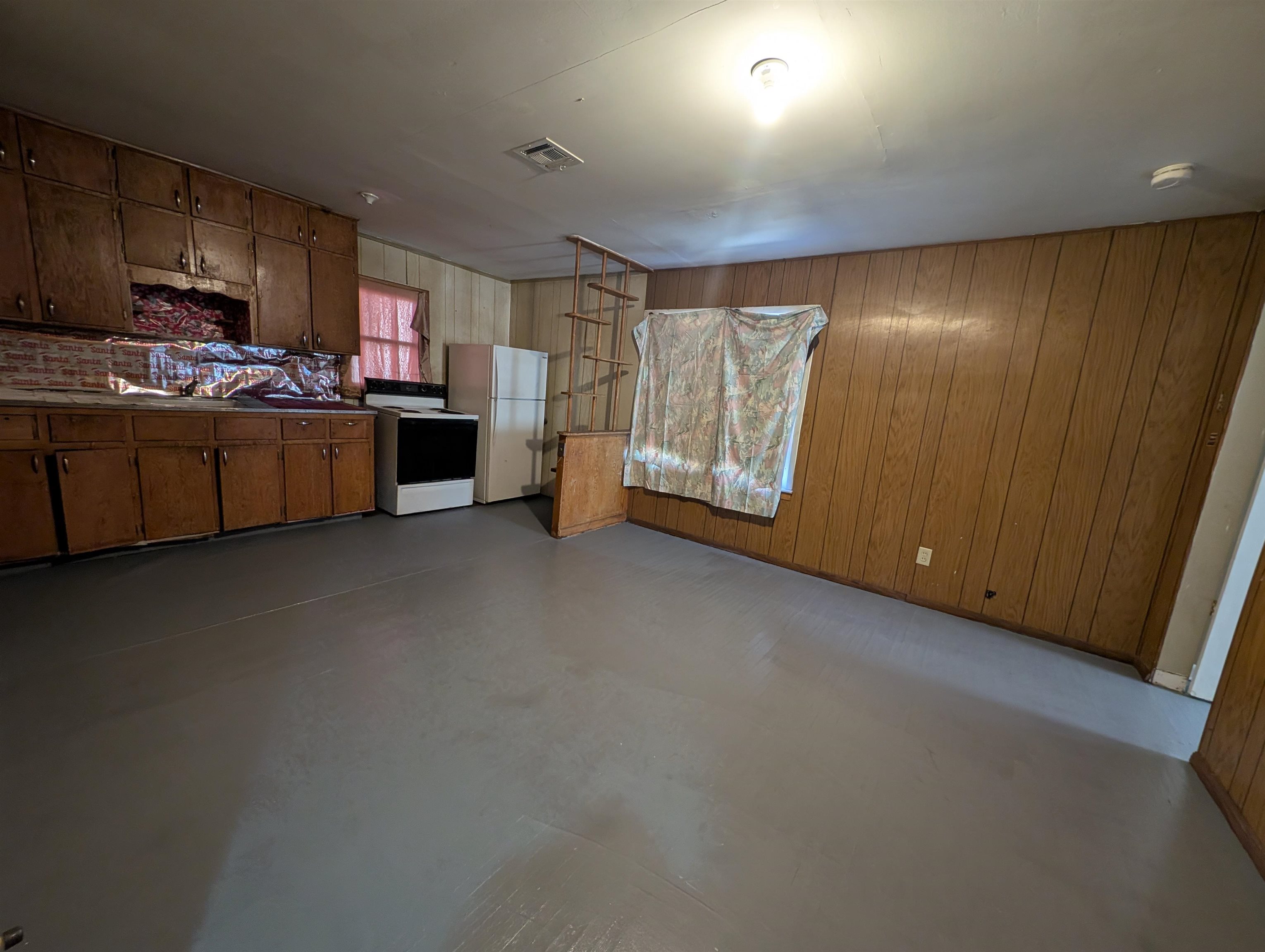 220-224 W Harry St Property Photo 15