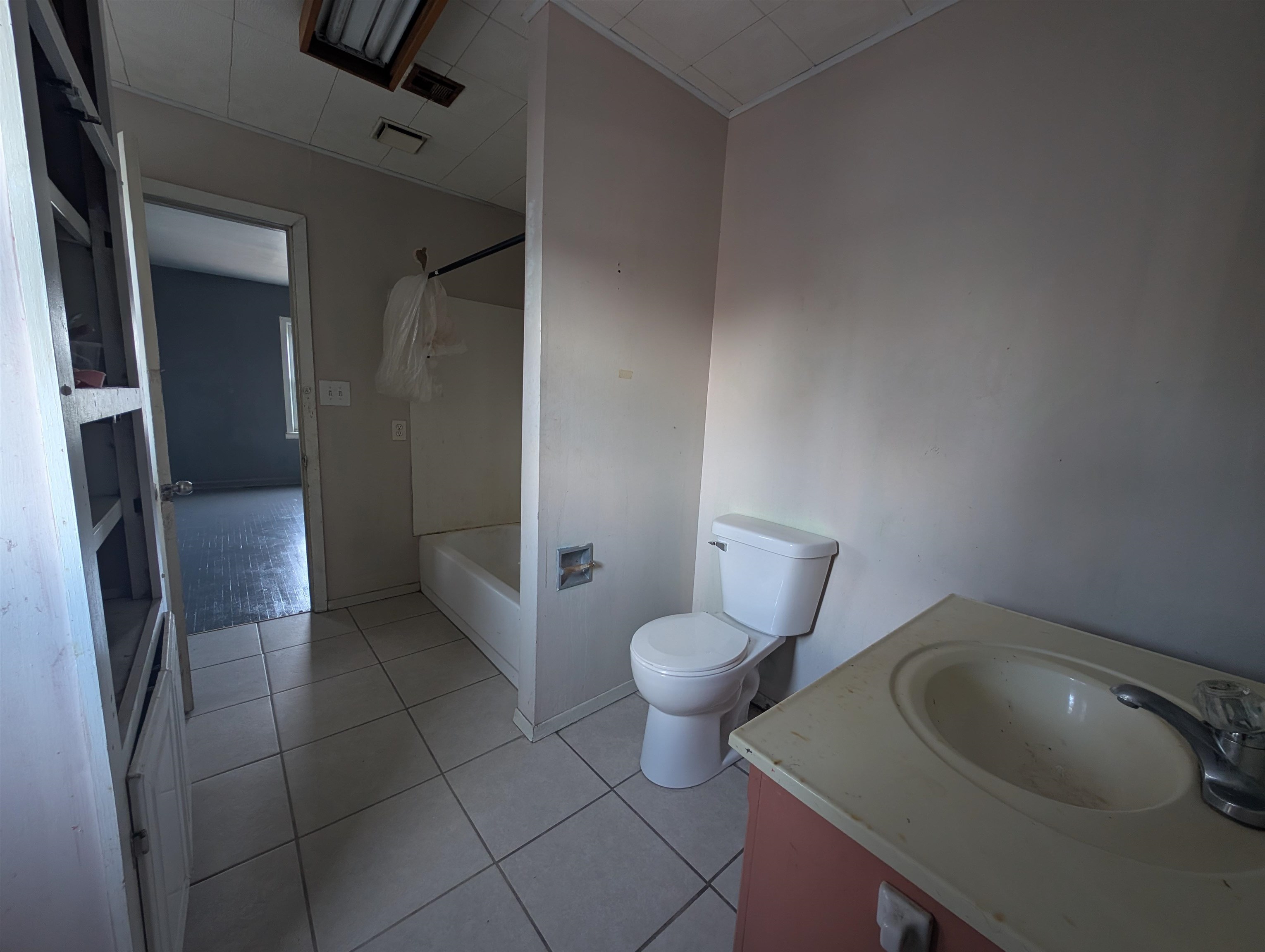 220-224 W Harry St Property Photo 18
